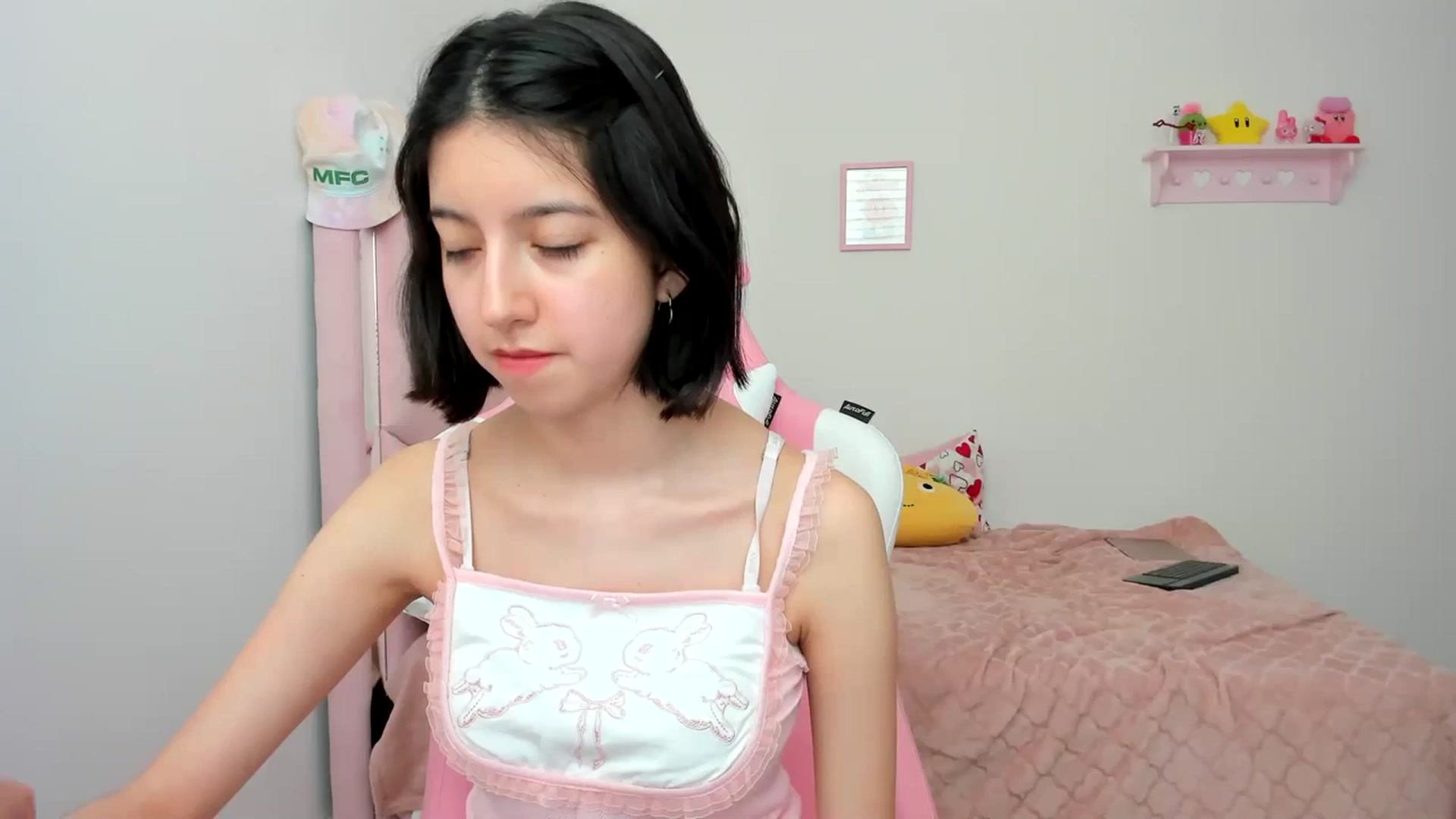 Gallery image thumbnail from Cherrycute666's myfreecams stream on, 03/31/2024, 23:21 image 5 of 20