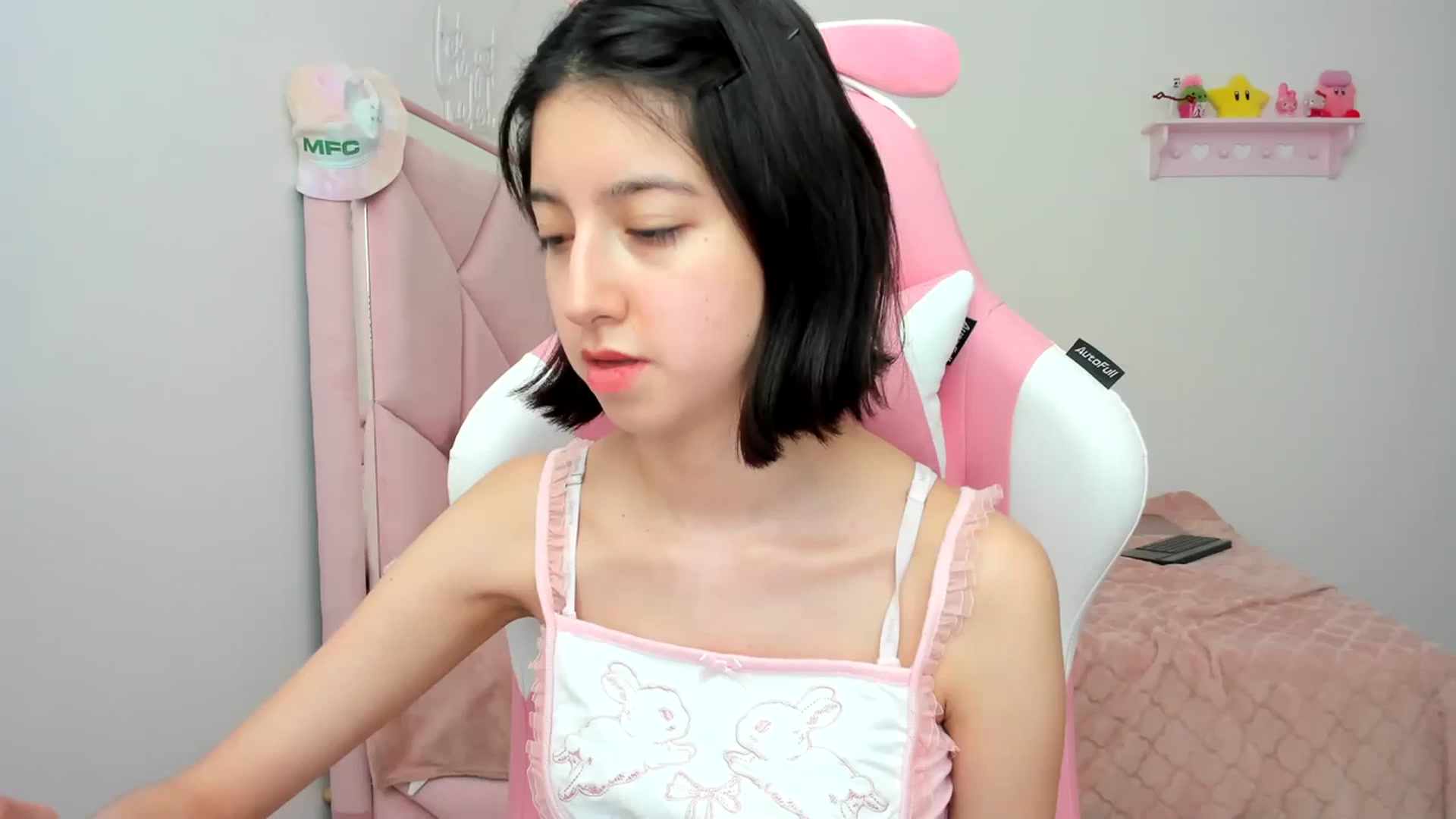 Gallery image thumbnail from Cherrycute666's myfreecams stream on, 03/31/2024, 23:21 image 4 of 20