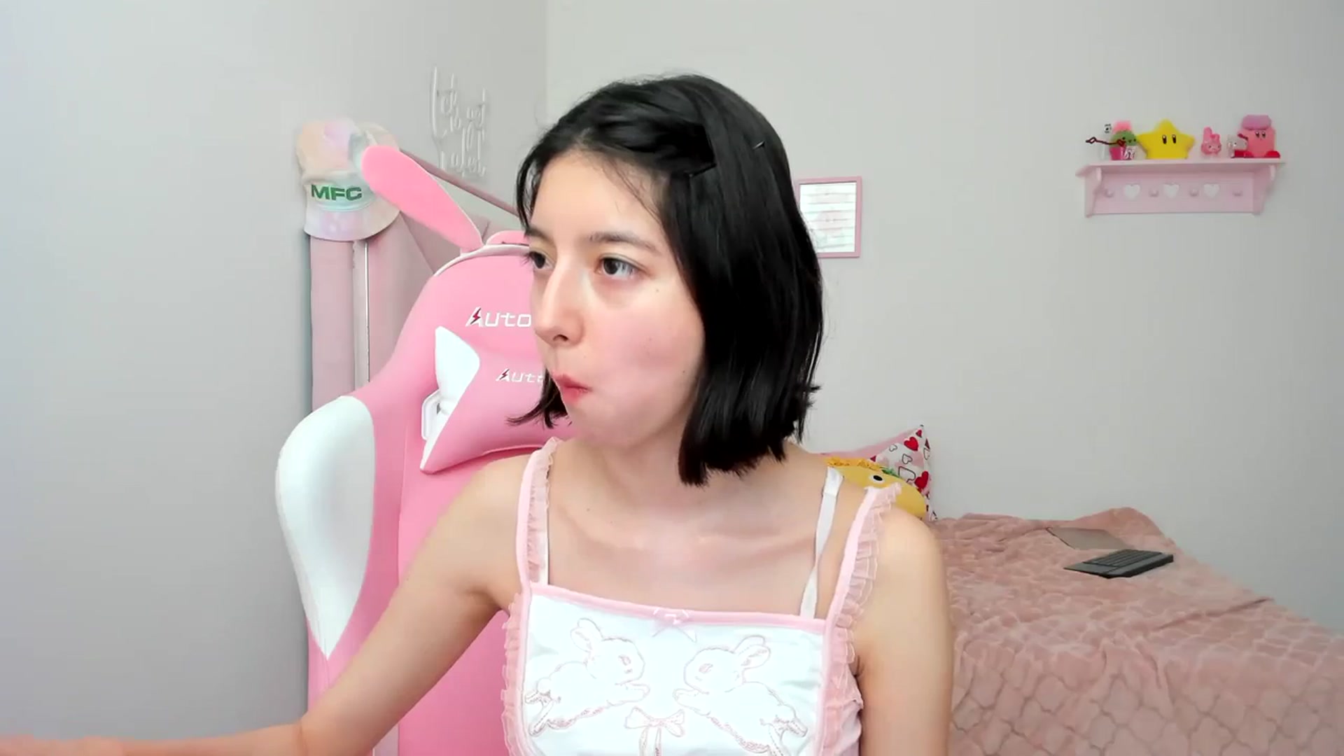 Gallery image thumbnail from Cherrycute666's myfreecams stream on, 03/31/2024, 23:21 image 9 of 20