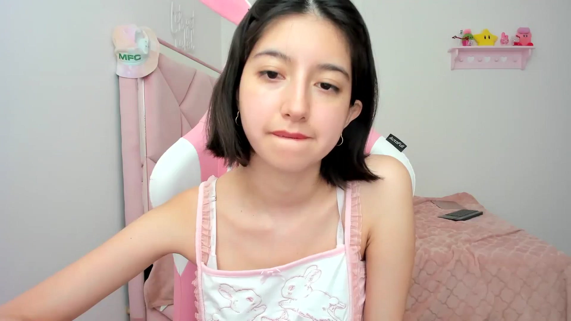 Gallery image thumbnail from Cherrycute666's myfreecams stream on, 03/31/2024, 23:21 image 2 of 20