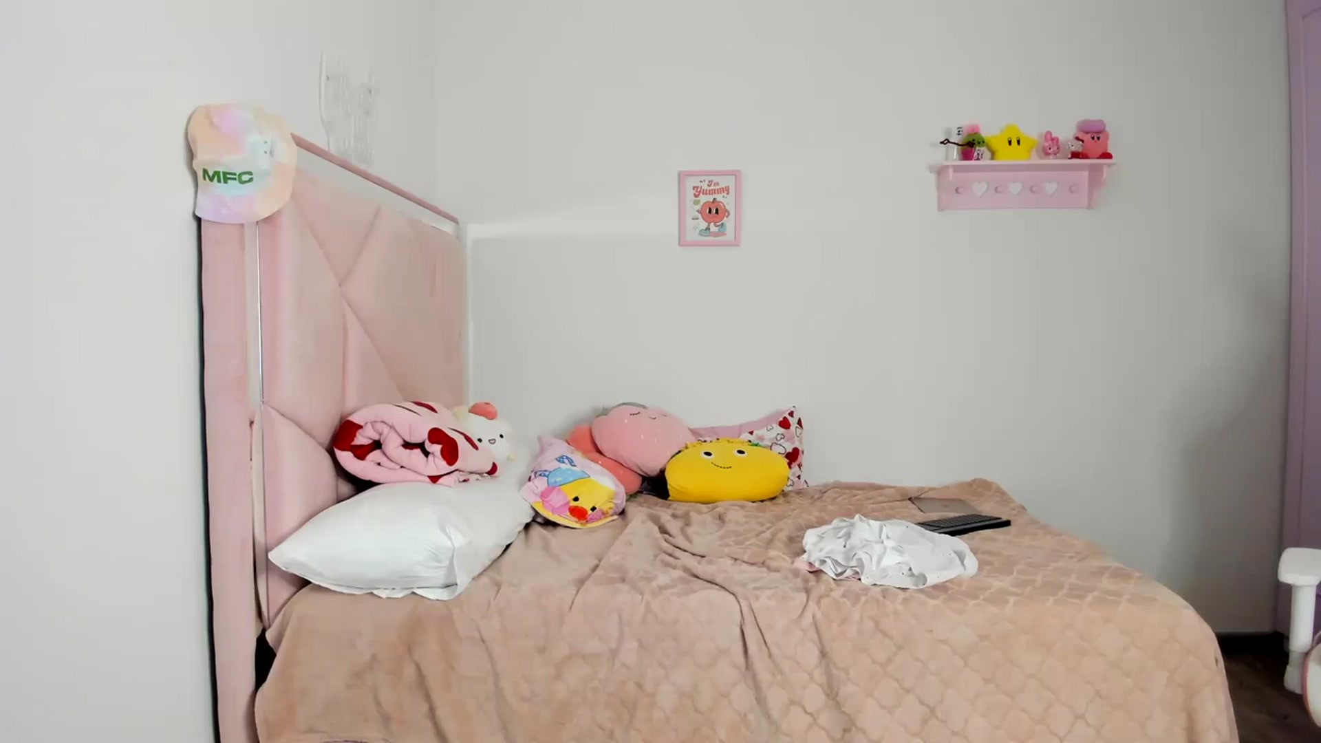 Gallery image thumbnail from Cherrycute666's myfreecams stream on, 04/01/2024, 04:49 image 12 of 20