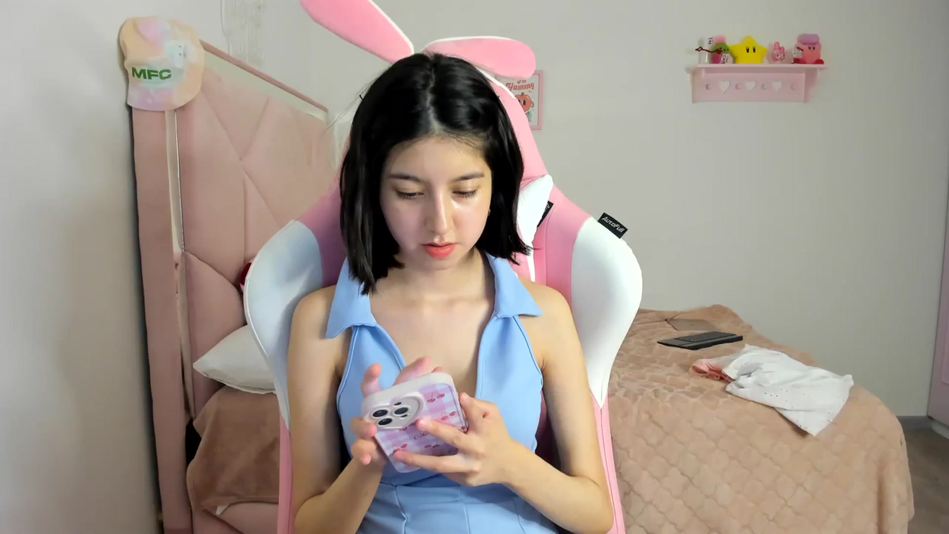 Gallery image thumbnail from Cherrycute666's myfreecams stream on, 04/01/2024, 04:49 image 15 of 20