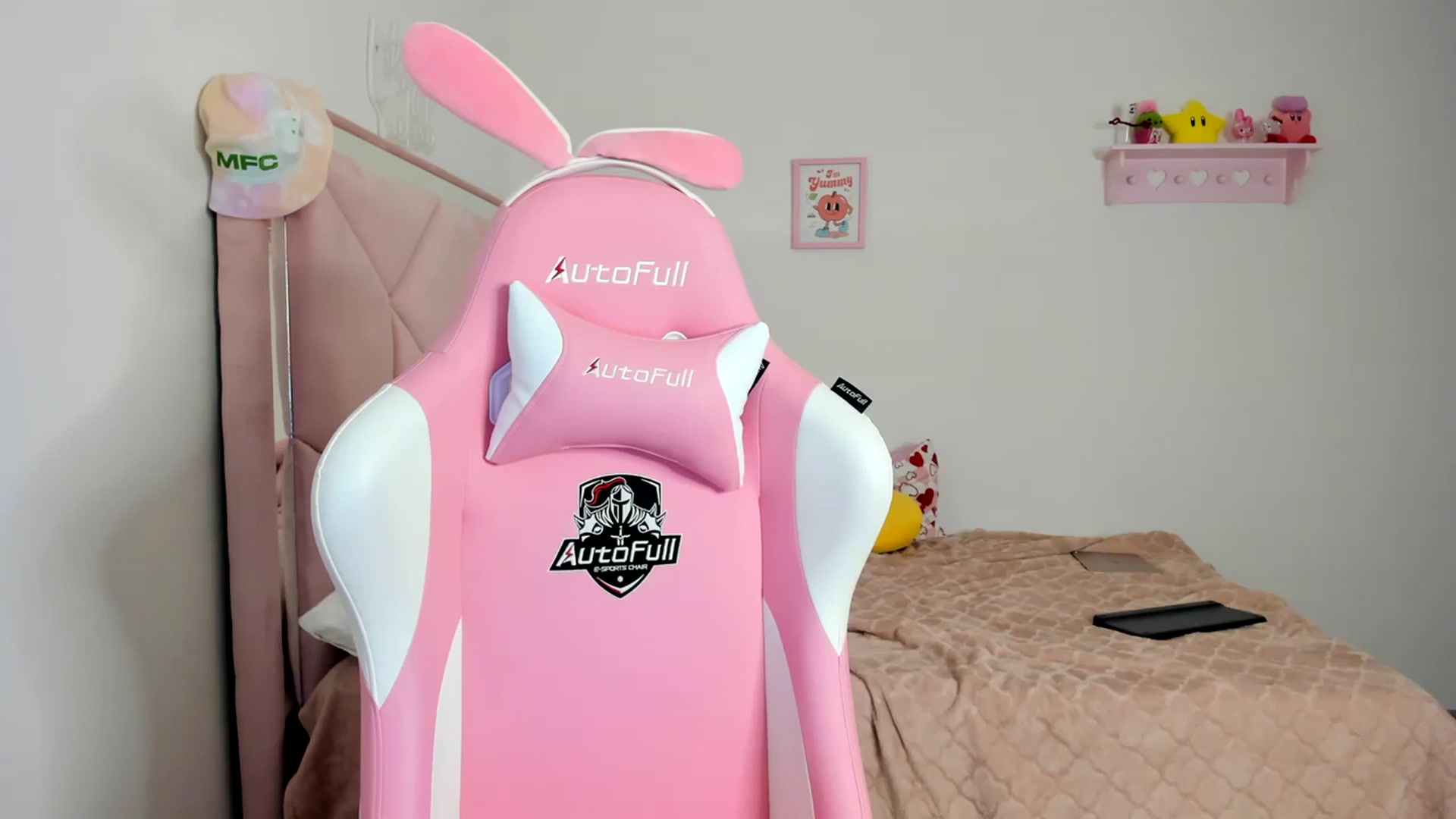 Gallery image thumbnail from Cherrycute666's myfreecams stream on, 04/01/2024, 09:24 image 19 of 20