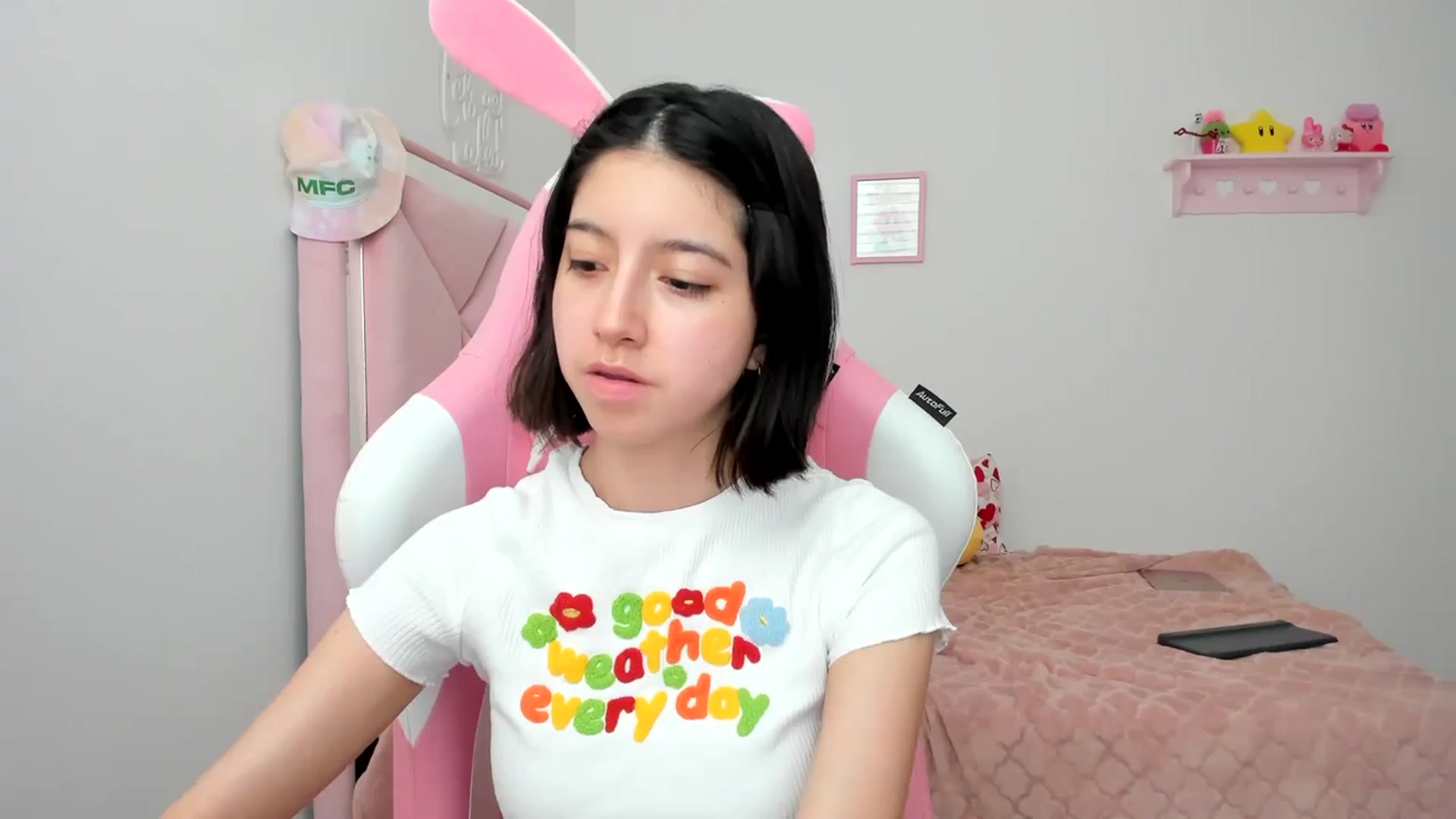 Gallery image thumbnail from Cherrycute666's myfreecams stream on, 04/01/2024, 23:27 image 7 of 20