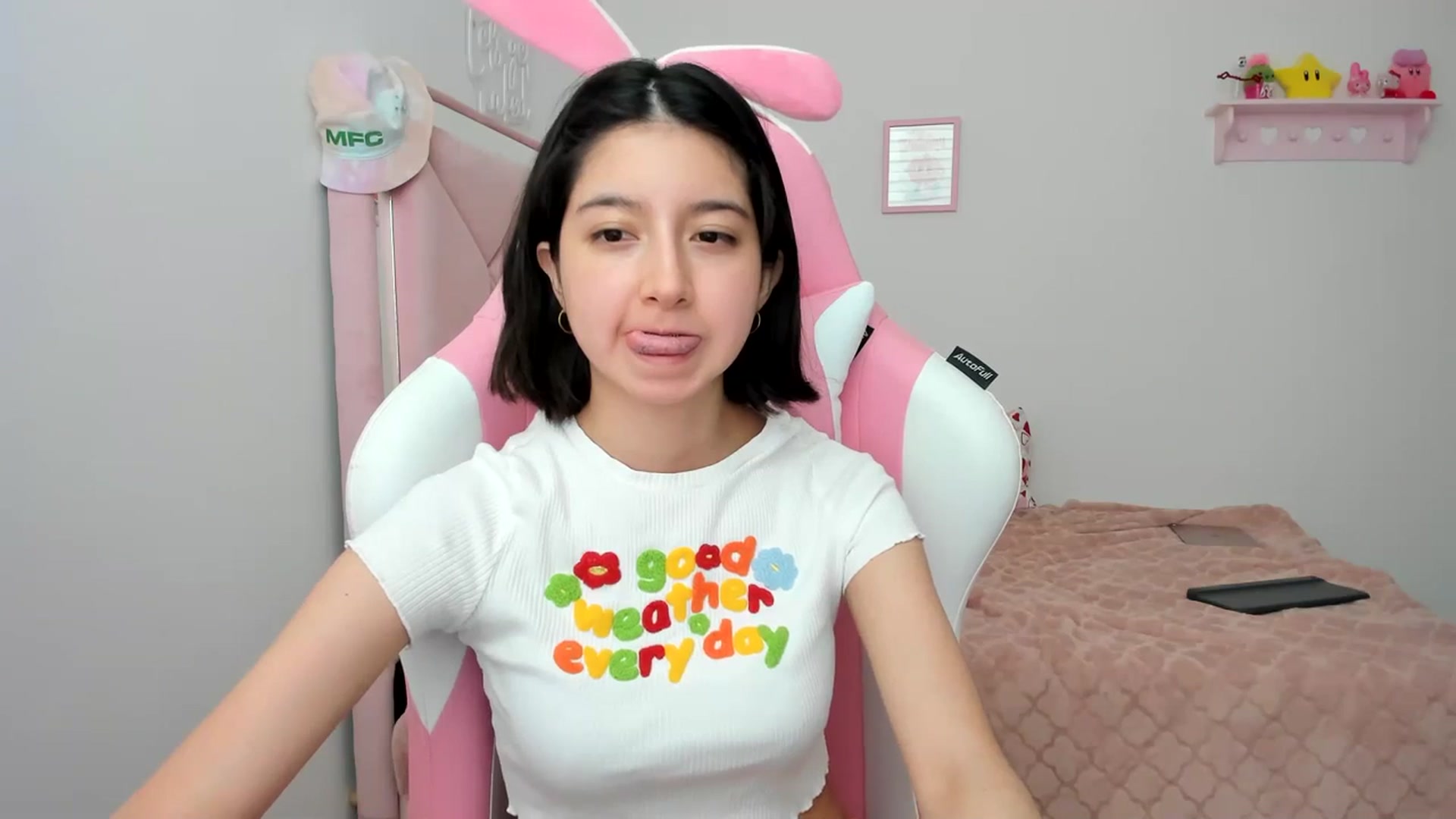 Gallery image thumbnail from Cherrycute666's myfreecams stream on, 04/01/2024, 23:27 image 18 of 20