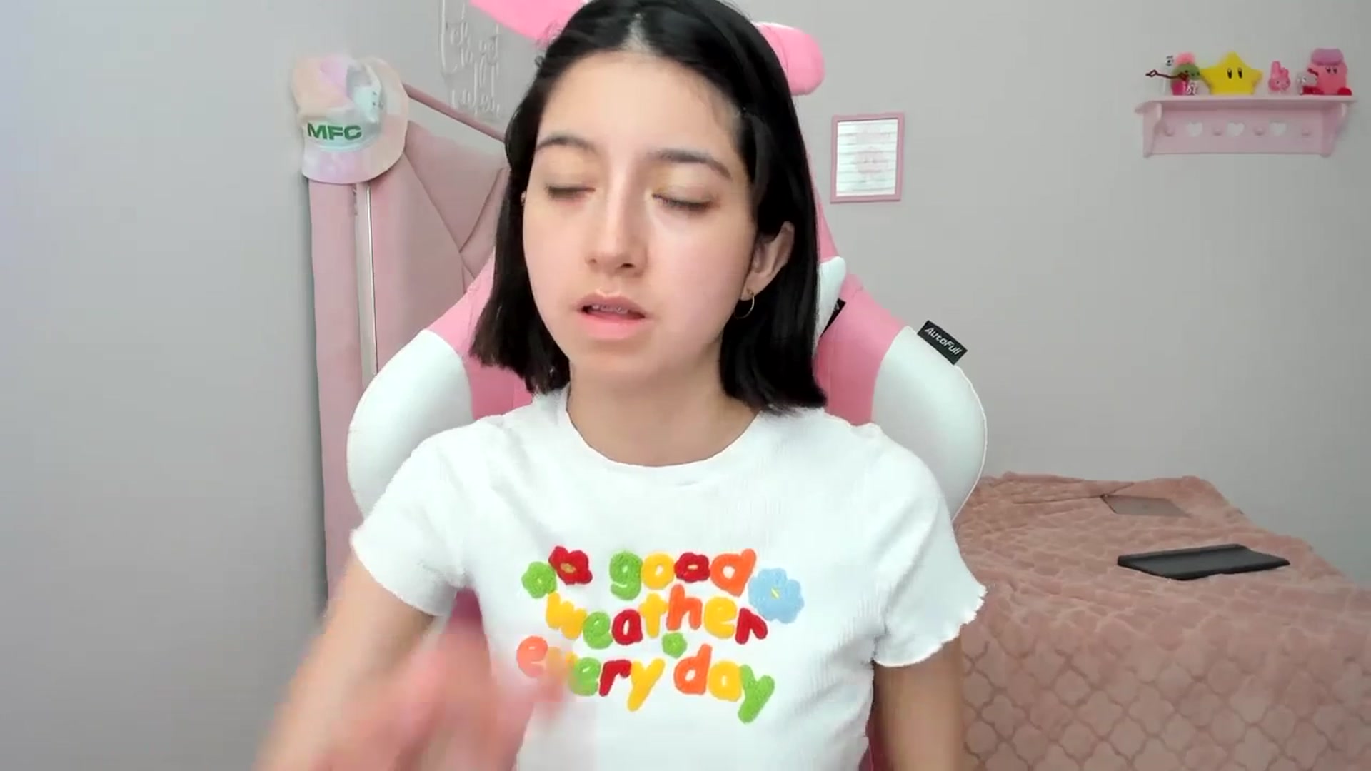 Gallery image thumbnail from Cherrycute666's myfreecams stream on, 04/01/2024, 23:27 image 17 of 20