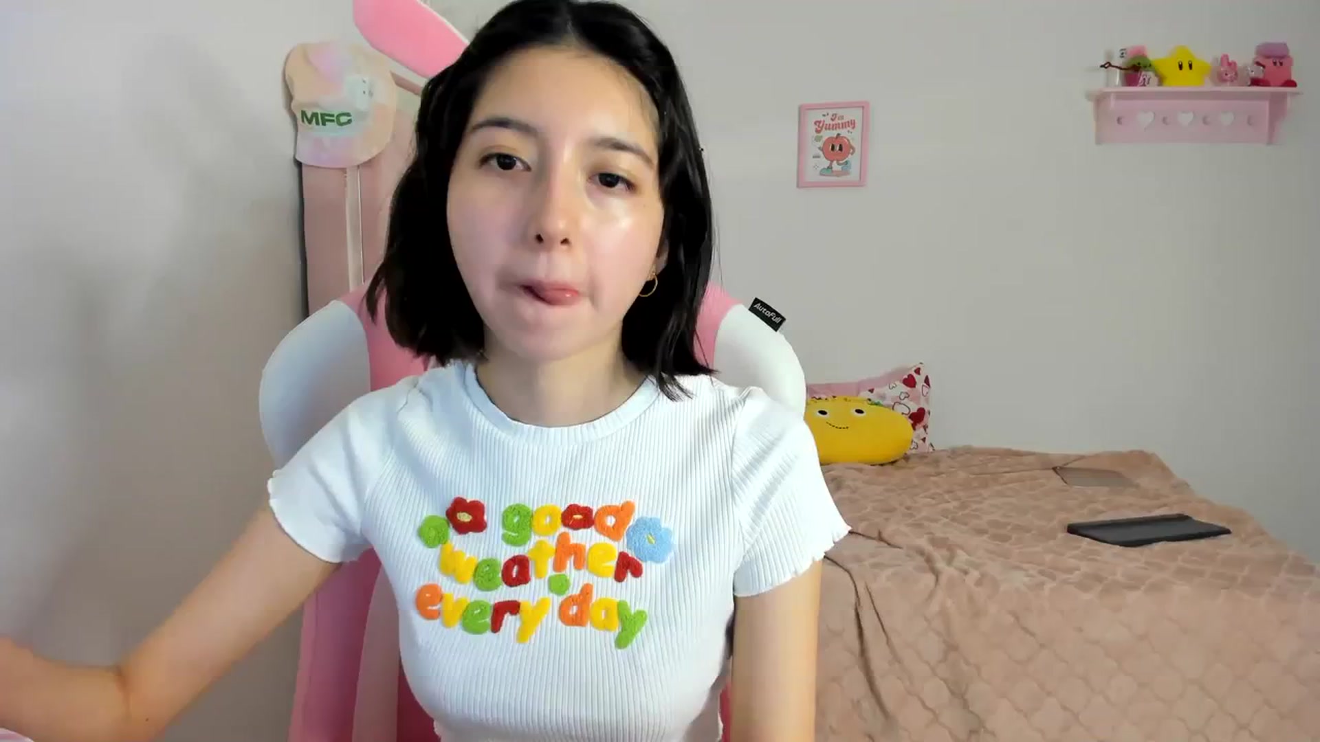 Gallery image thumbnail from Cherrycute666's myfreecams stream on, 04/02/2024, 01:38 image 10 of 20