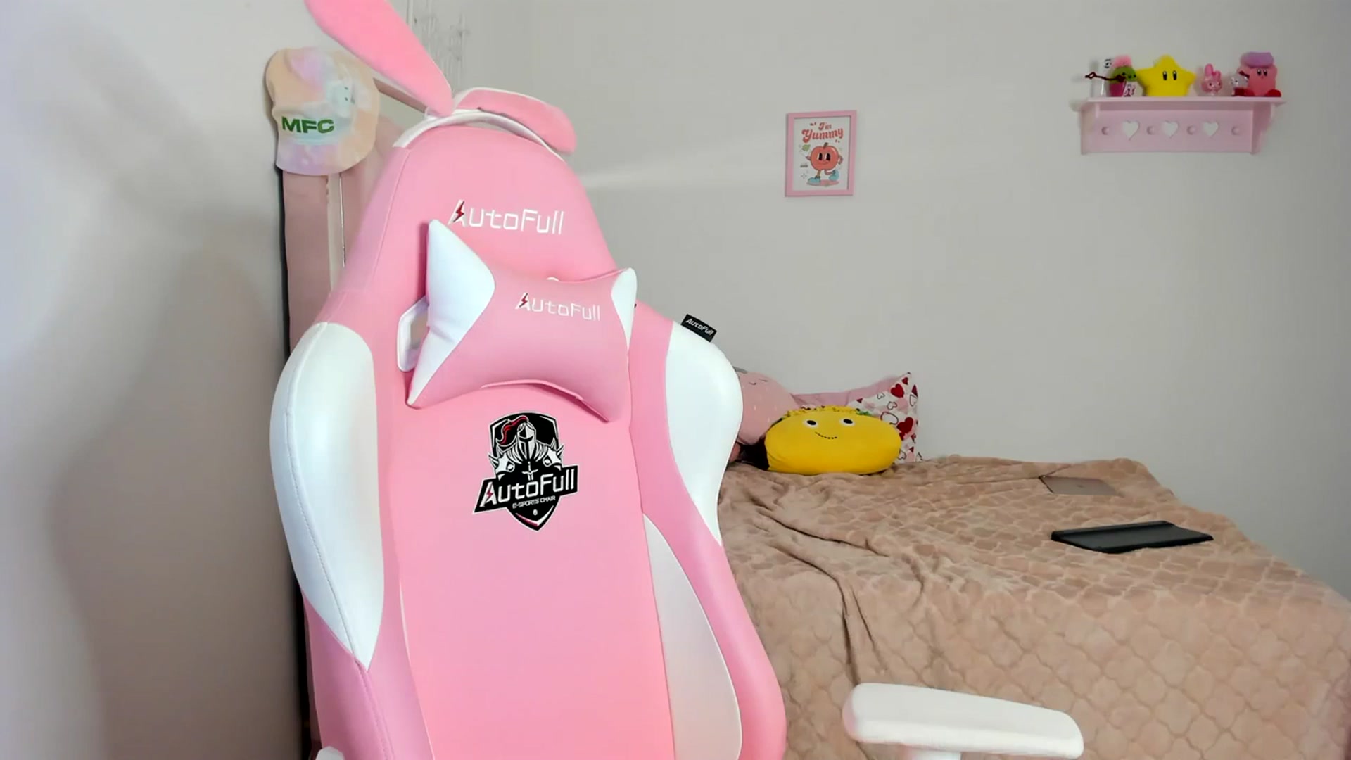 Gallery image thumbnail from Cherrycute666's myfreecams stream on, 04/02/2024, 01:38 image 14 of 20