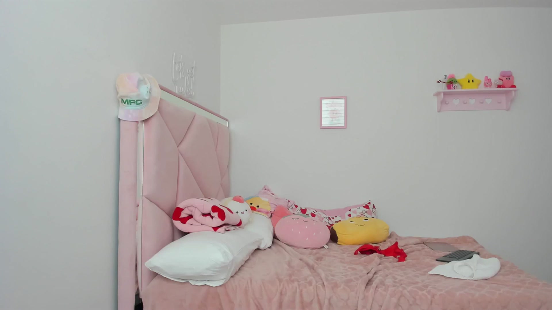 Gallery image thumbnail from Cherrycute666's myfreecams stream on, 04/02/2024, 23:50 image 5 of 20