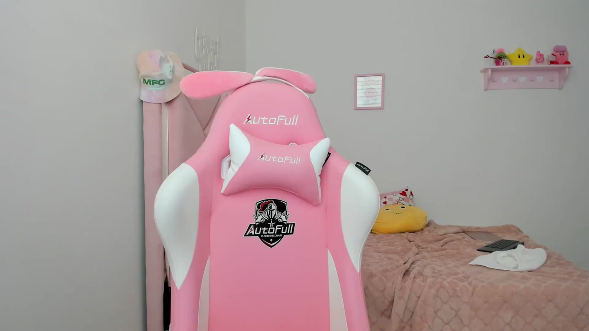 Gallery image thumbnail from Cherrycute666's myfreecams stream on, 04/02/2024, 23:50 image 16 of 20