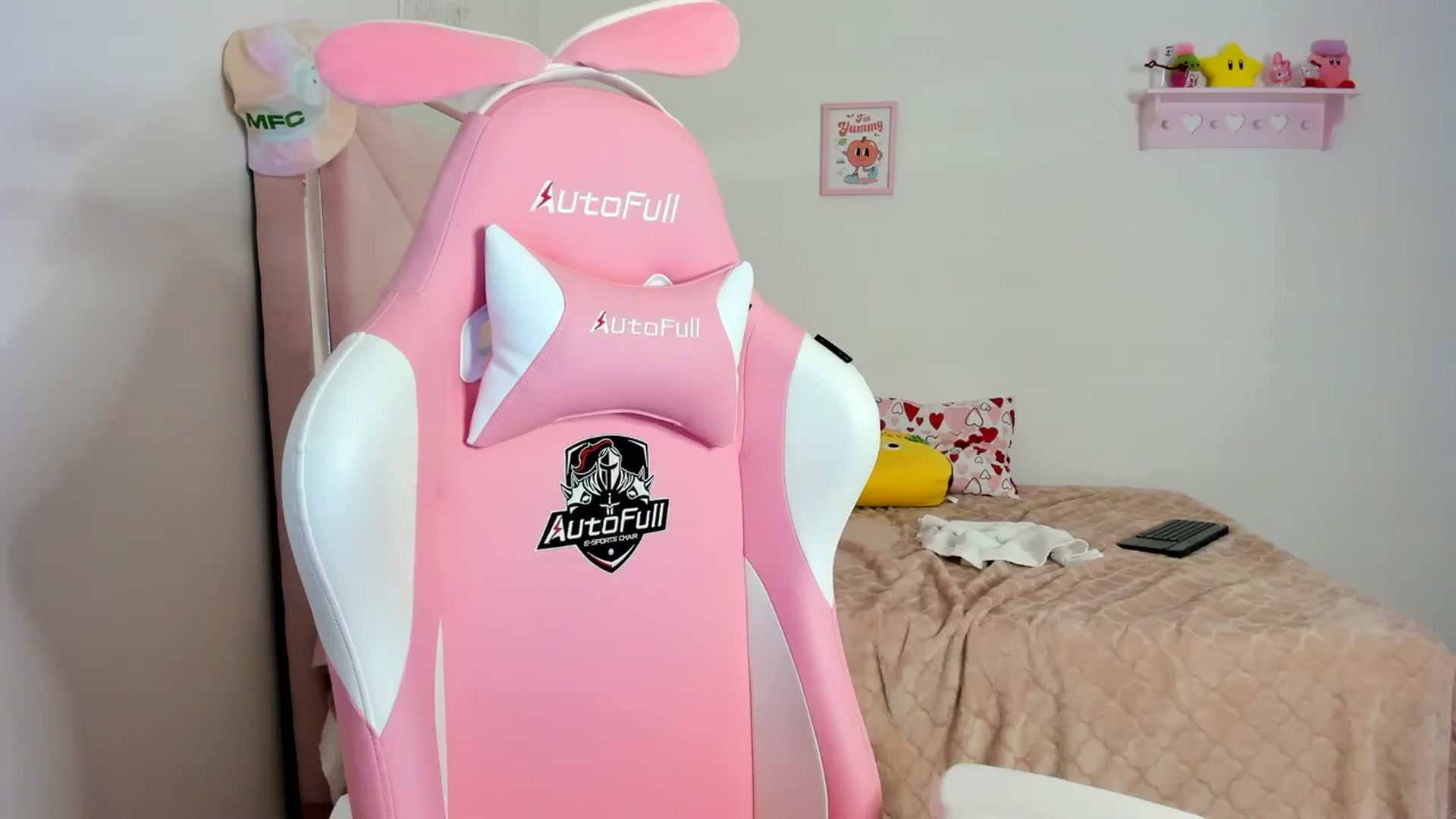 Gallery image thumbnail from Cherrycute666's myfreecams stream on, 04/04/2024, 06:36 image 2 of 20