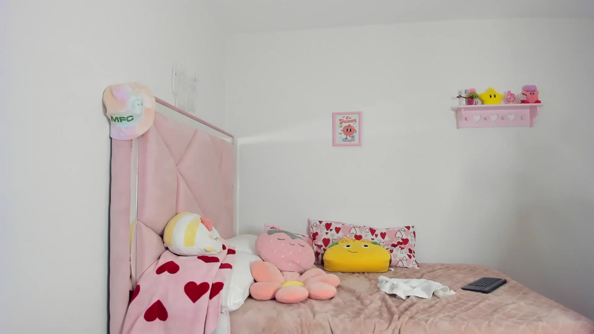 Gallery image thumbnail from Cherrycute666's myfreecams stream on, 04/04/2024, 06:36 image 8 of 20