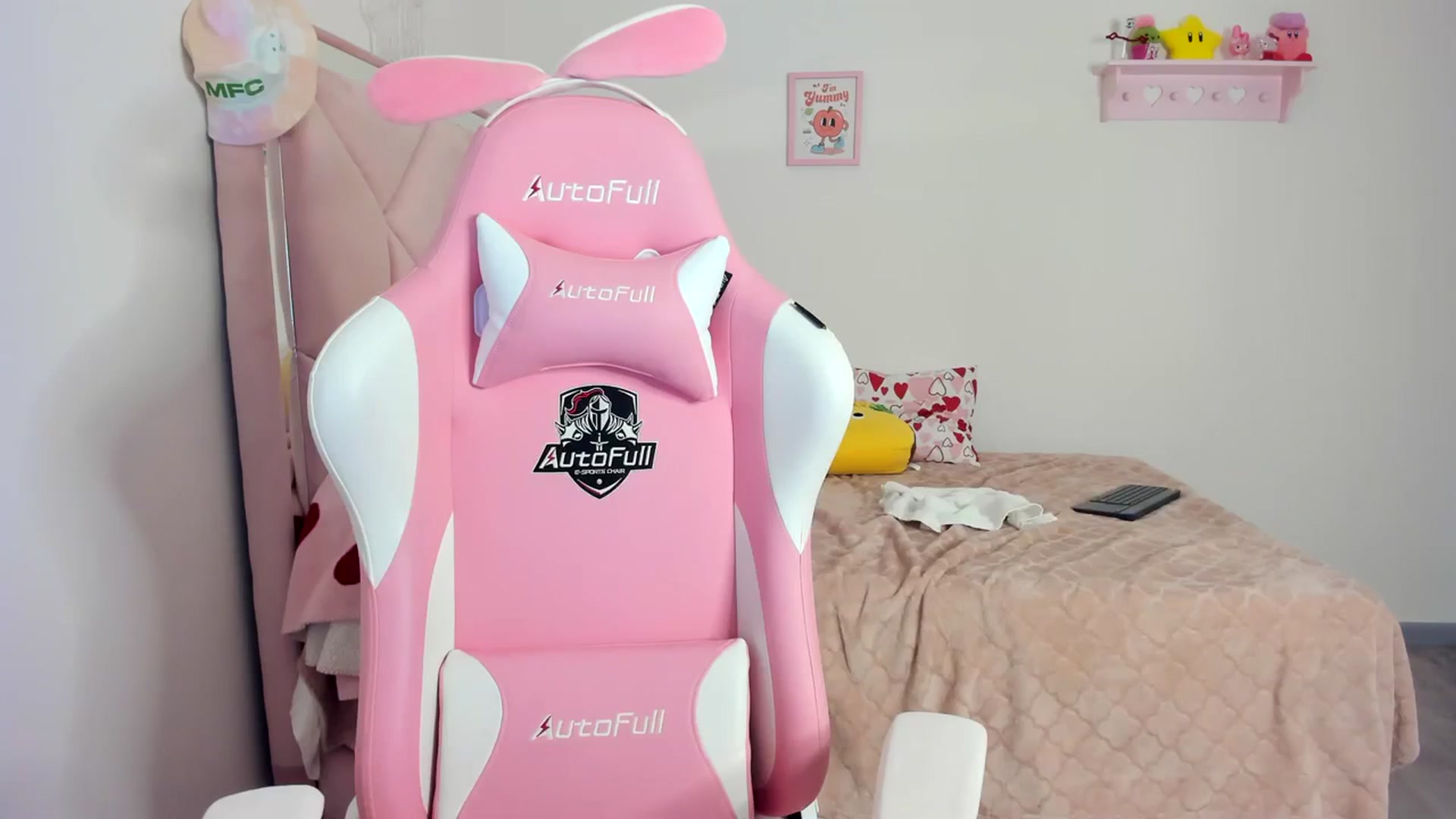 Gallery image thumbnail from Cherrycute666's myfreecams stream on, 04/04/2024, 07:32 image 20 of 20