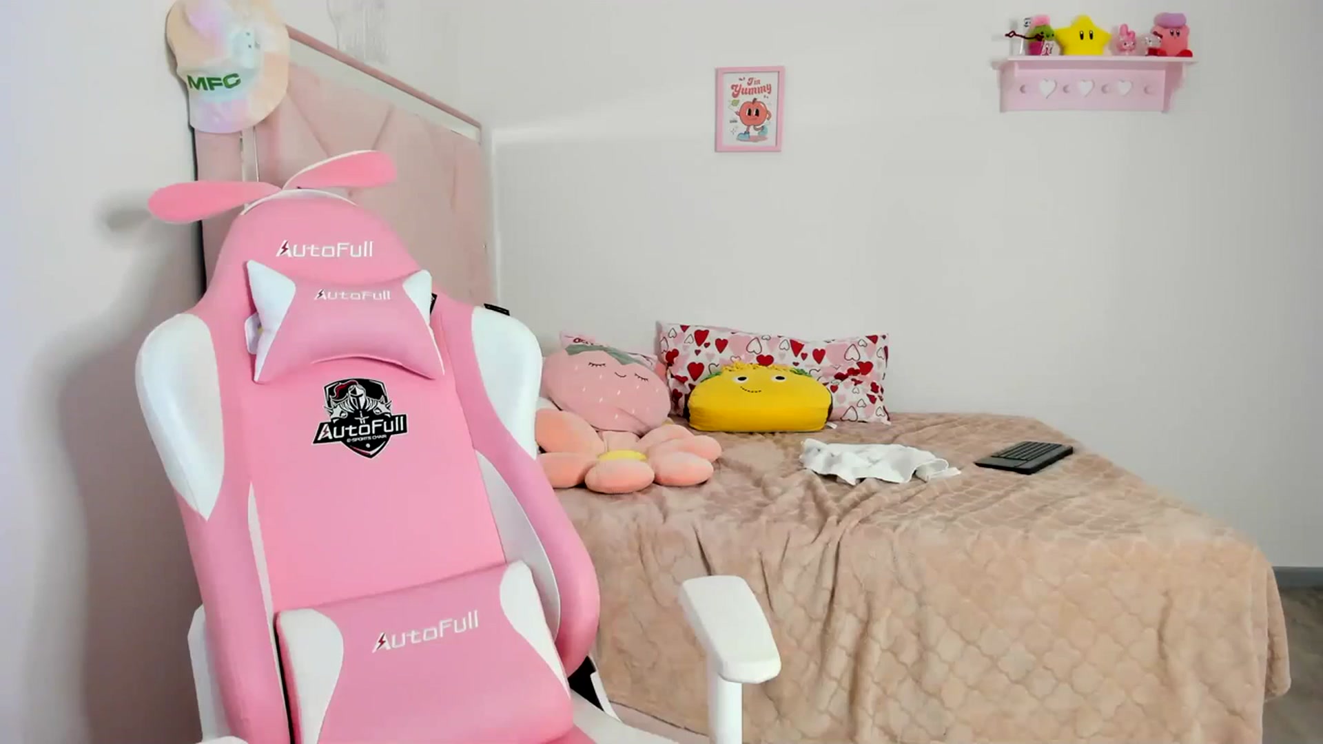 Gallery image thumbnail from Cherrycute666's myfreecams stream on, 04/04/2024, 07:32 image 3 of 20