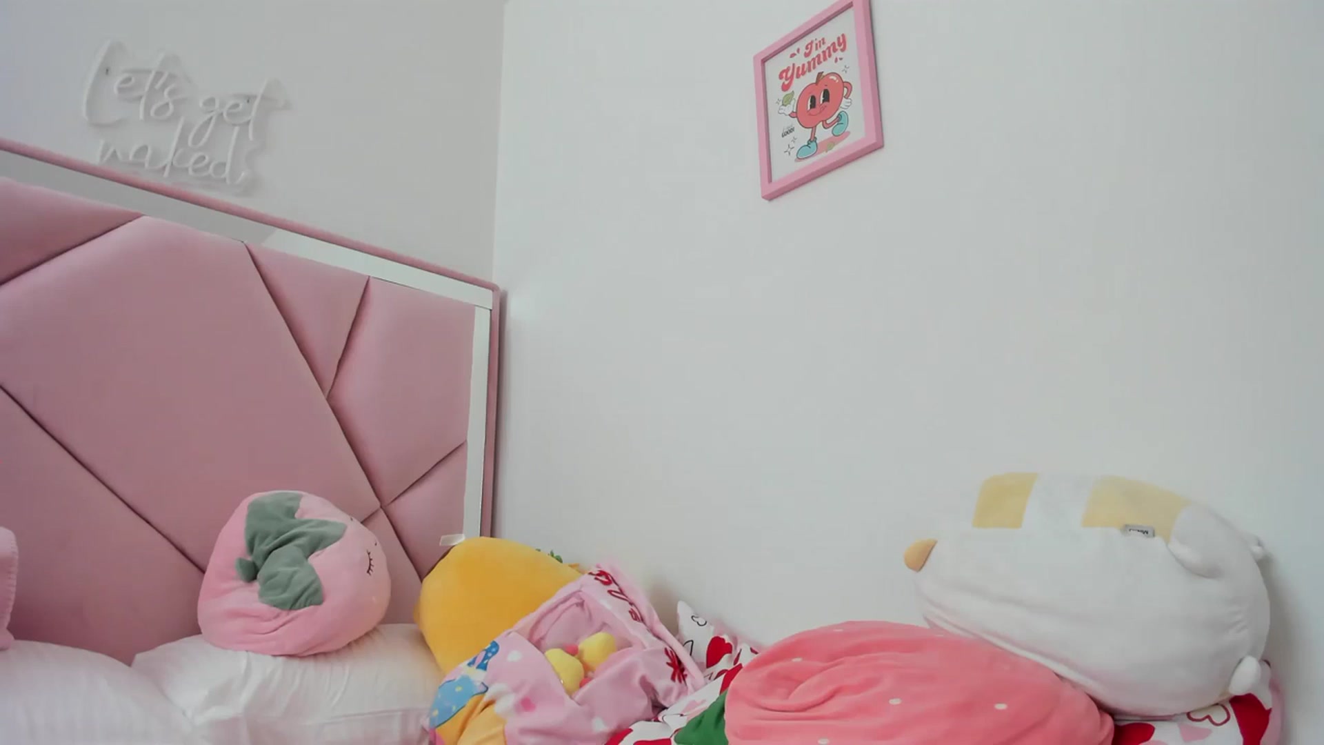 Gallery image thumbnail from Cherrycute666's myfreecams stream on, 04/04/2024, 22:28 image 14 of 20