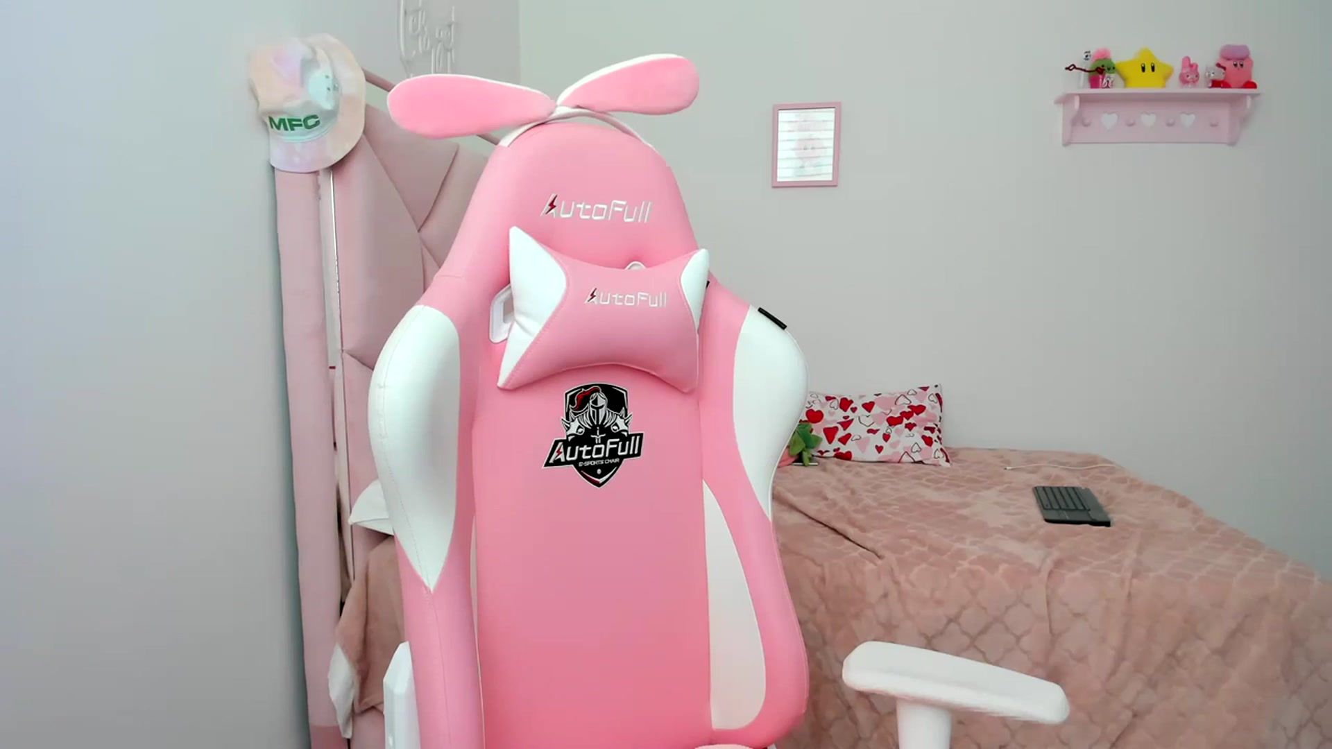 Gallery image thumbnail from Cherrycute666's myfreecams stream on, 04/04/2024, 22:28 image 6 of 20