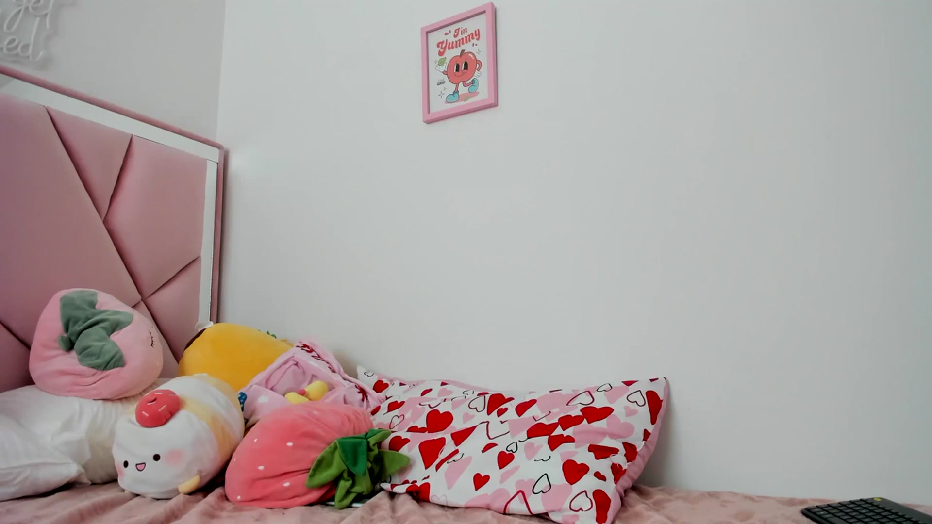 Gallery image thumbnail from Cherrycute666's myfreecams stream on, 04/04/2024, 22:28 image 8 of 20