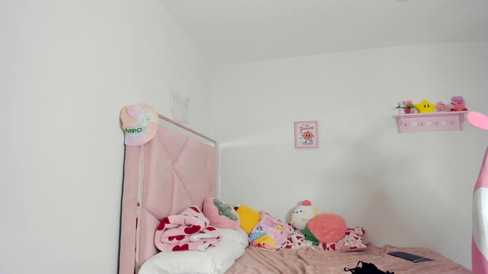 Gallery image thumbnail from Cherrycute666's myfreecams stream on, 04/05/2024, 03:43 image 15 of 20