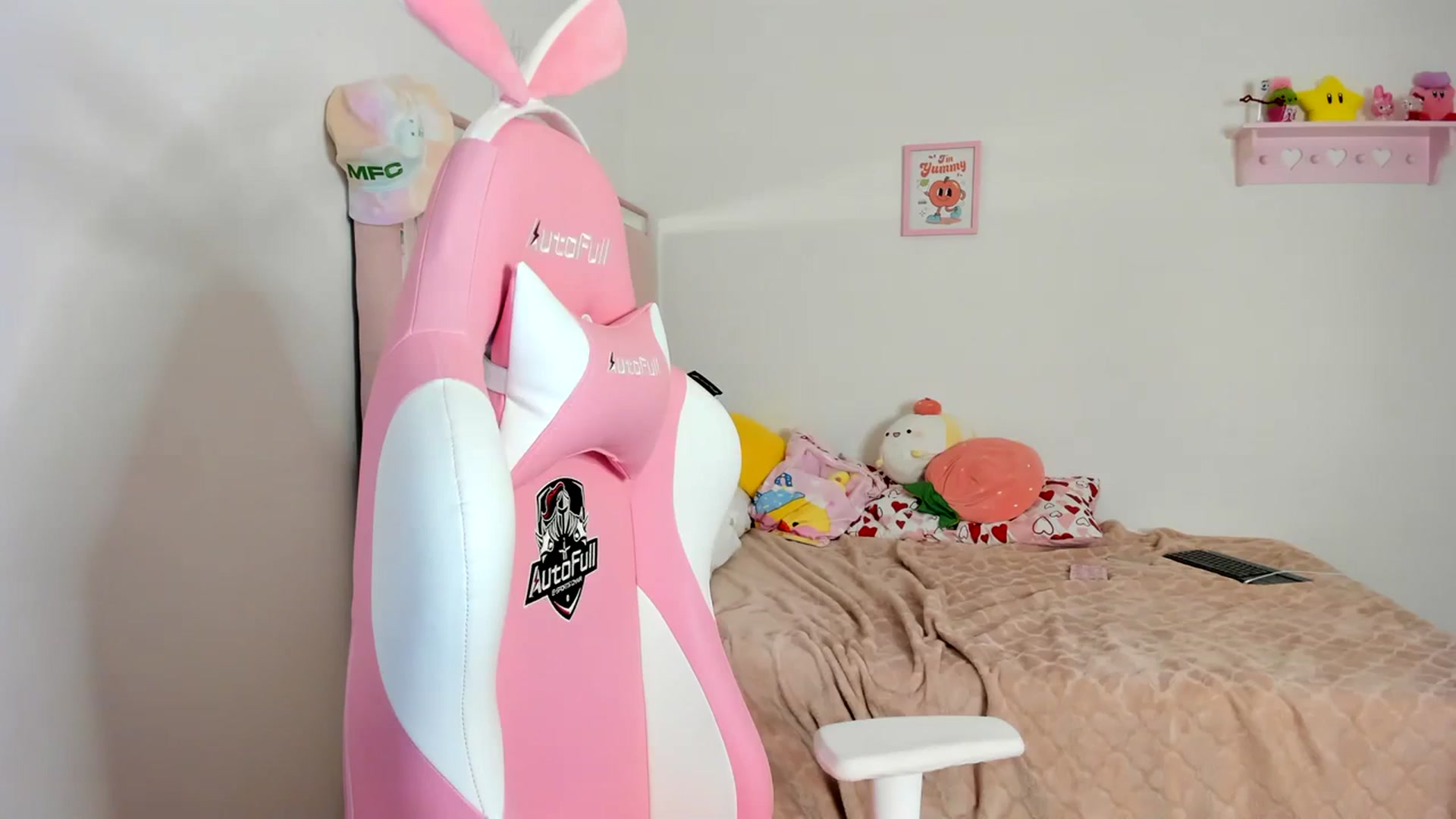 Gallery image thumbnail from Cherrycute666's myfreecams stream on, 04/05/2024, 03:43 image 3 of 20