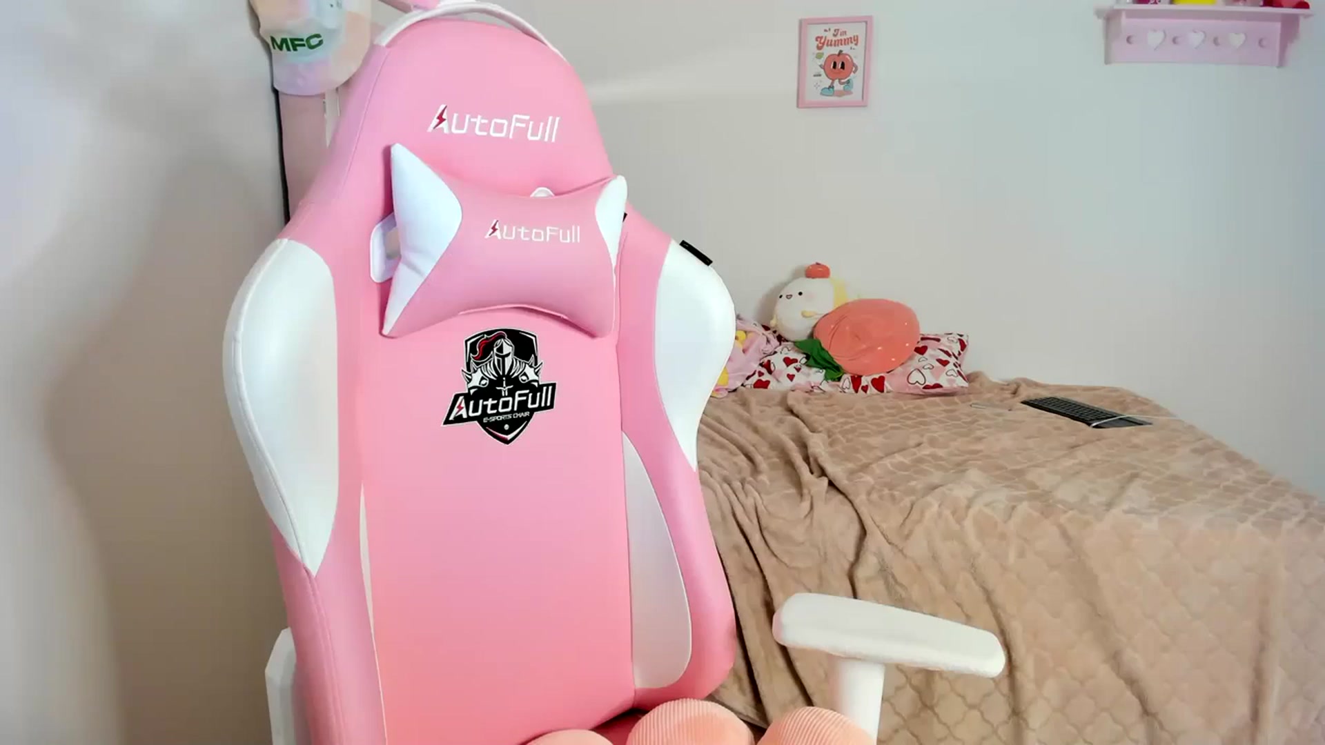 Gallery image thumbnail from Cherrycute666's myfreecams stream on, 04/05/2024, 03:43 image 9 of 20