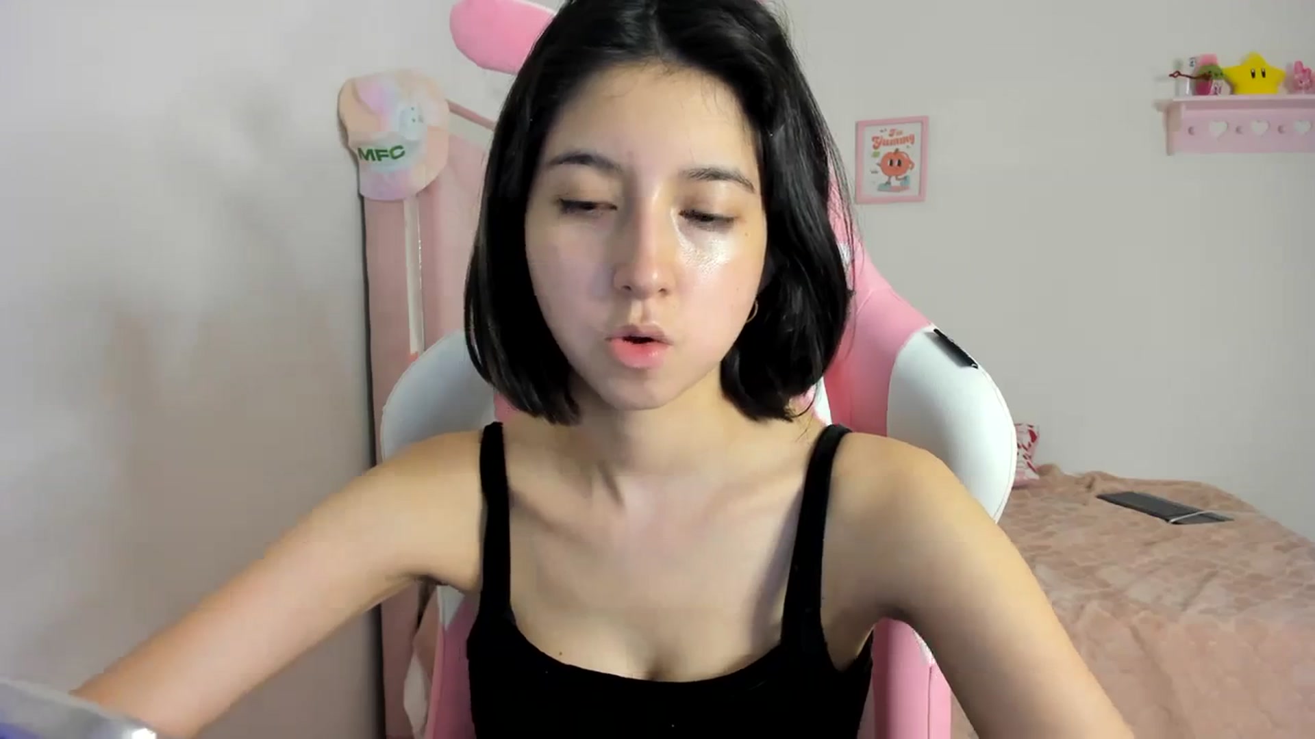 Gallery image thumbnail from Cherrycute666's myfreecams stream on, 04/05/2024, 03:43 image 12 of 20