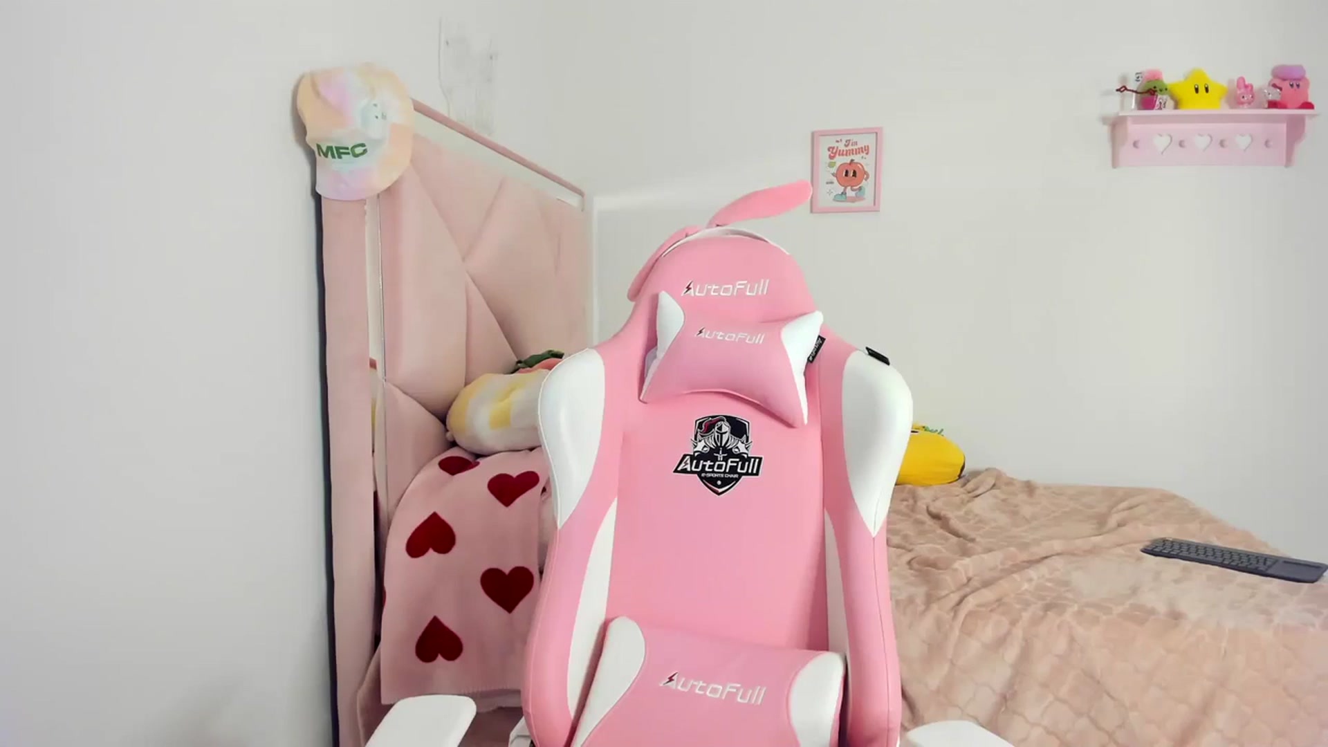 Gallery image thumbnail from Cherrycute666's myfreecams stream on, 04/06/2024, 04:52 image 19 of 20