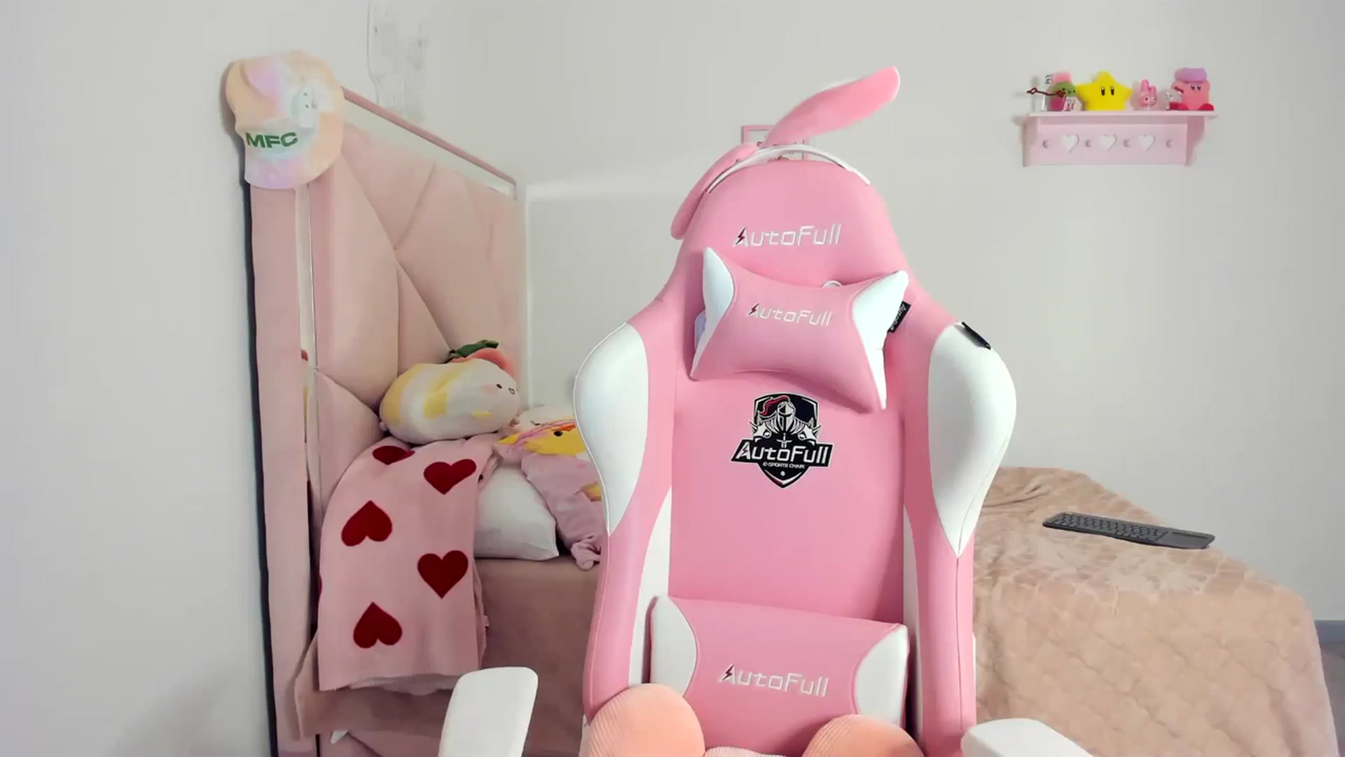 Gallery image thumbnail from Cherrycute666's myfreecams stream on, 04/06/2024, 04:52 image 3 of 20