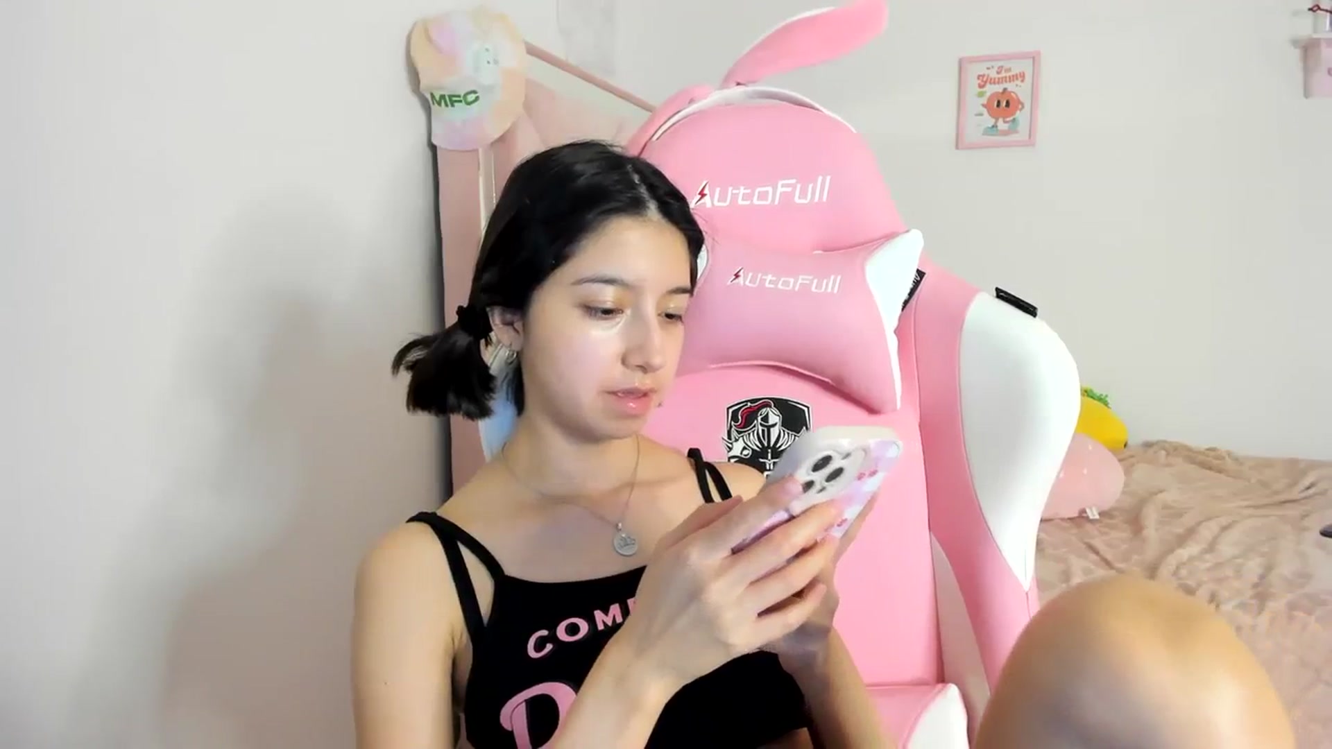 Gallery image thumbnail from Cherrycute666's myfreecams stream on, 04/06/2024, 04:52 image 7 of 20