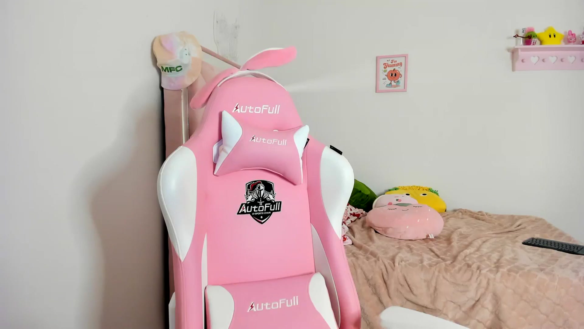 Gallery image thumbnail from Cherrycute666's myfreecams stream on, 04/06/2024, 04:52 image 13 of 20