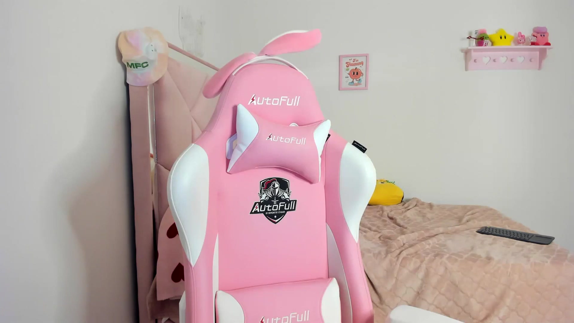 Gallery image thumbnail from Cherrycute666's myfreecams stream on, 04/06/2024, 06:11 image 19 of 20