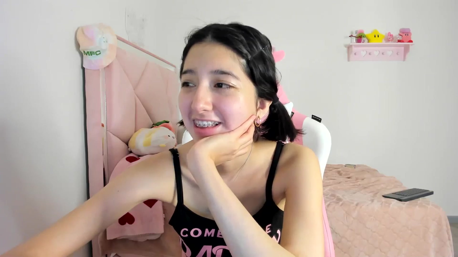 Gallery image thumbnail from Cherrycute666's myfreecams stream on, 04/06/2024, 08:48 image 15 of 20