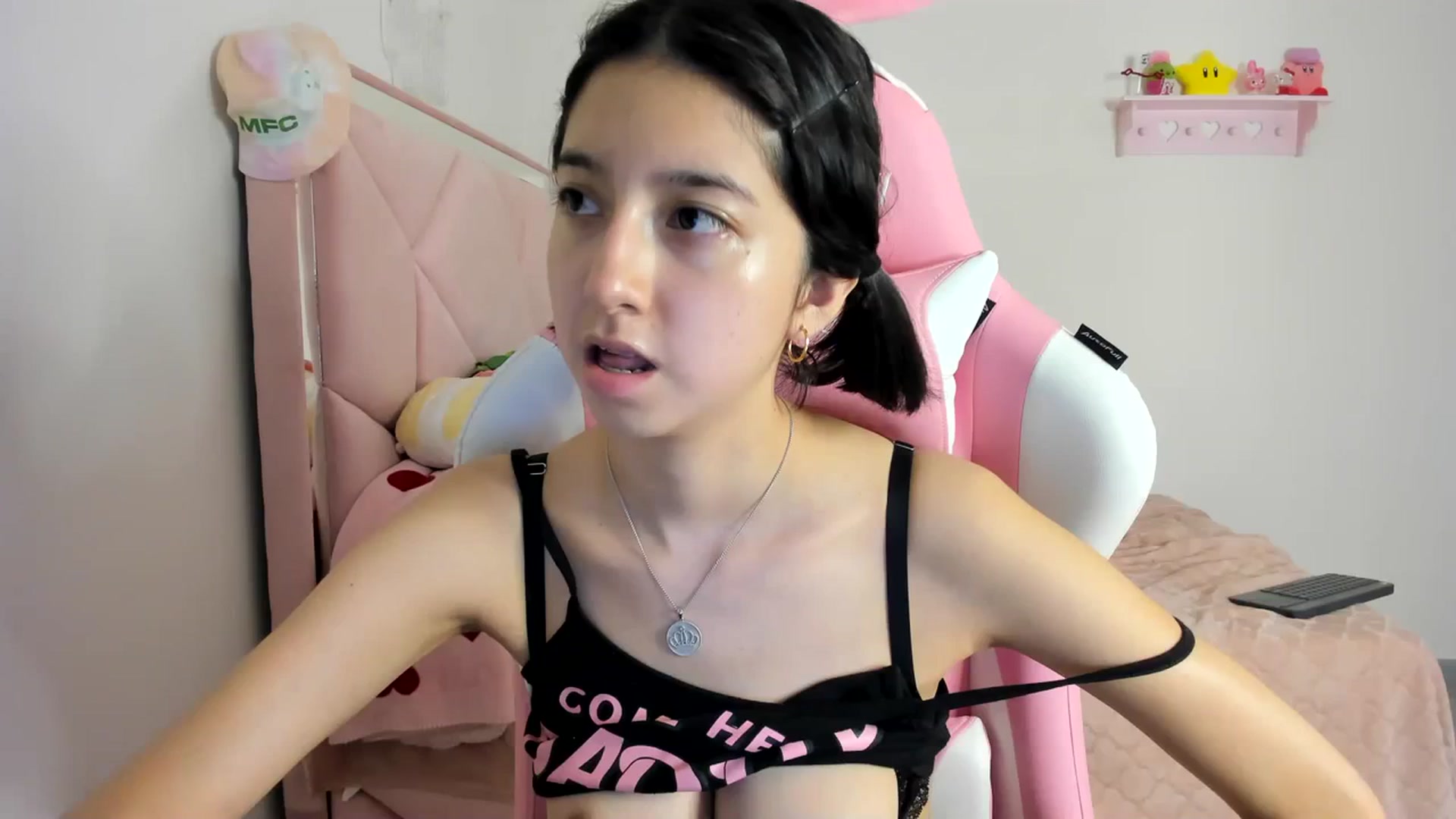 Gallery image thumbnail from Cherrycute666's myfreecams stream on, 04/06/2024, 08:48 image 1 of 20