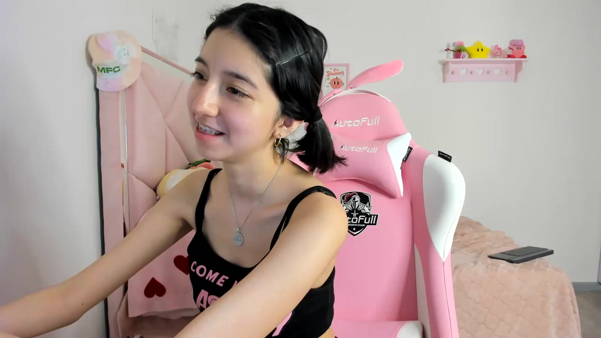 Gallery image thumbnail from Cherrycute666's myfreecams stream on, 04/06/2024, 08:48 image 12 of 20