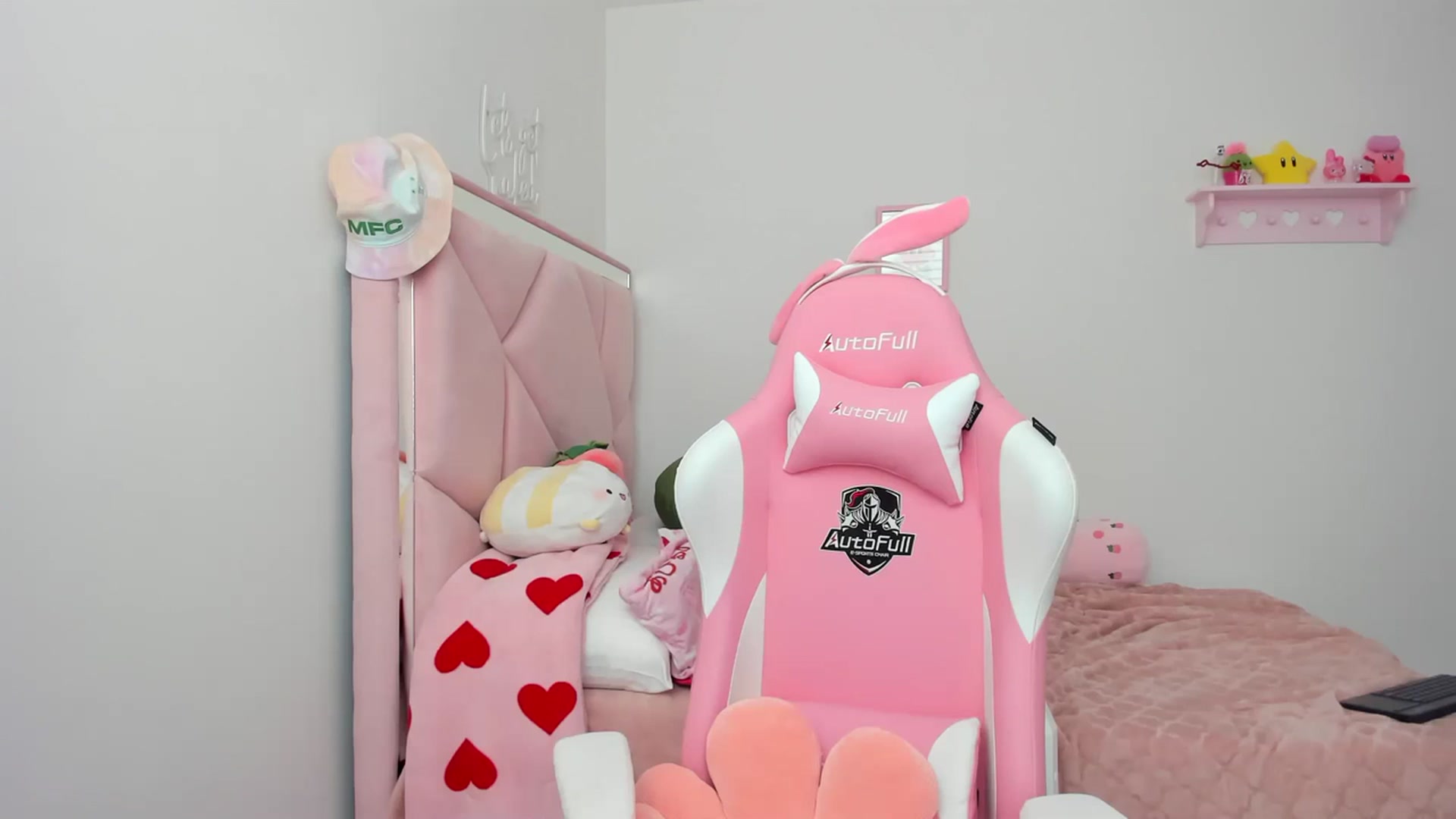Gallery image thumbnail from Cherrycute666's myfreecams stream on, 04/06/2024, 23:27 image 8 of 20