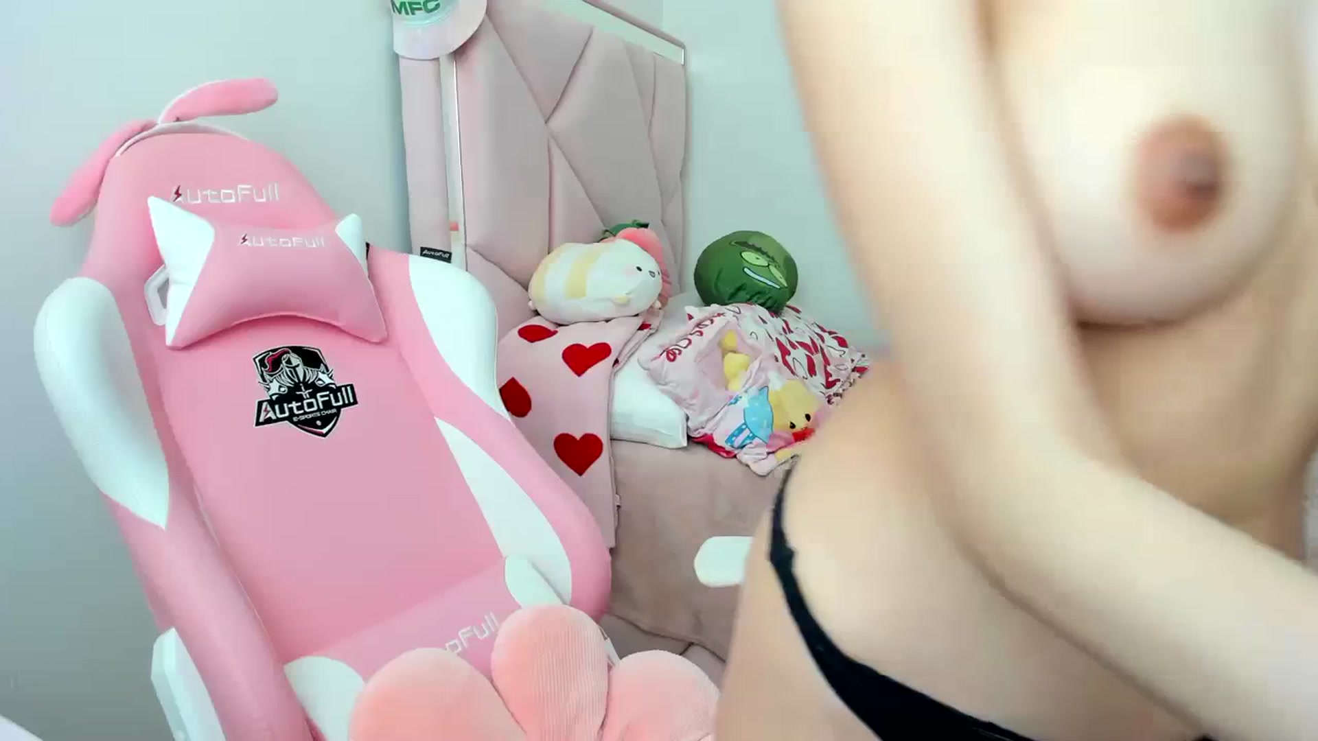 Gallery image thumbnail from Cherrycute666's myfreecams stream on, 04/06/2024, 23:27 image 12 of 20