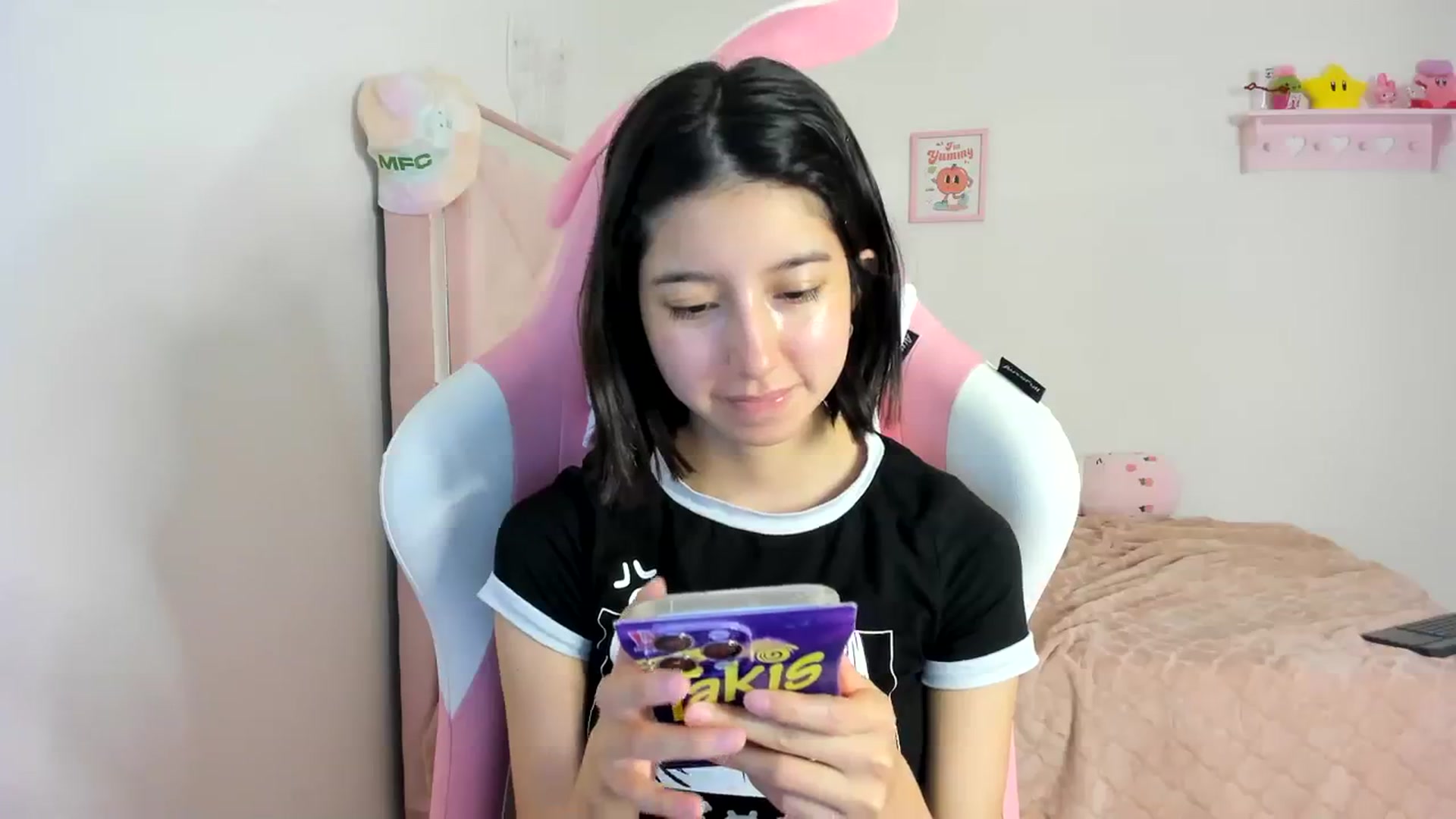 Gallery image thumbnail from Cherrycute666's myfreecams stream on, 04/07/2024, 04:05 image 3 of 20