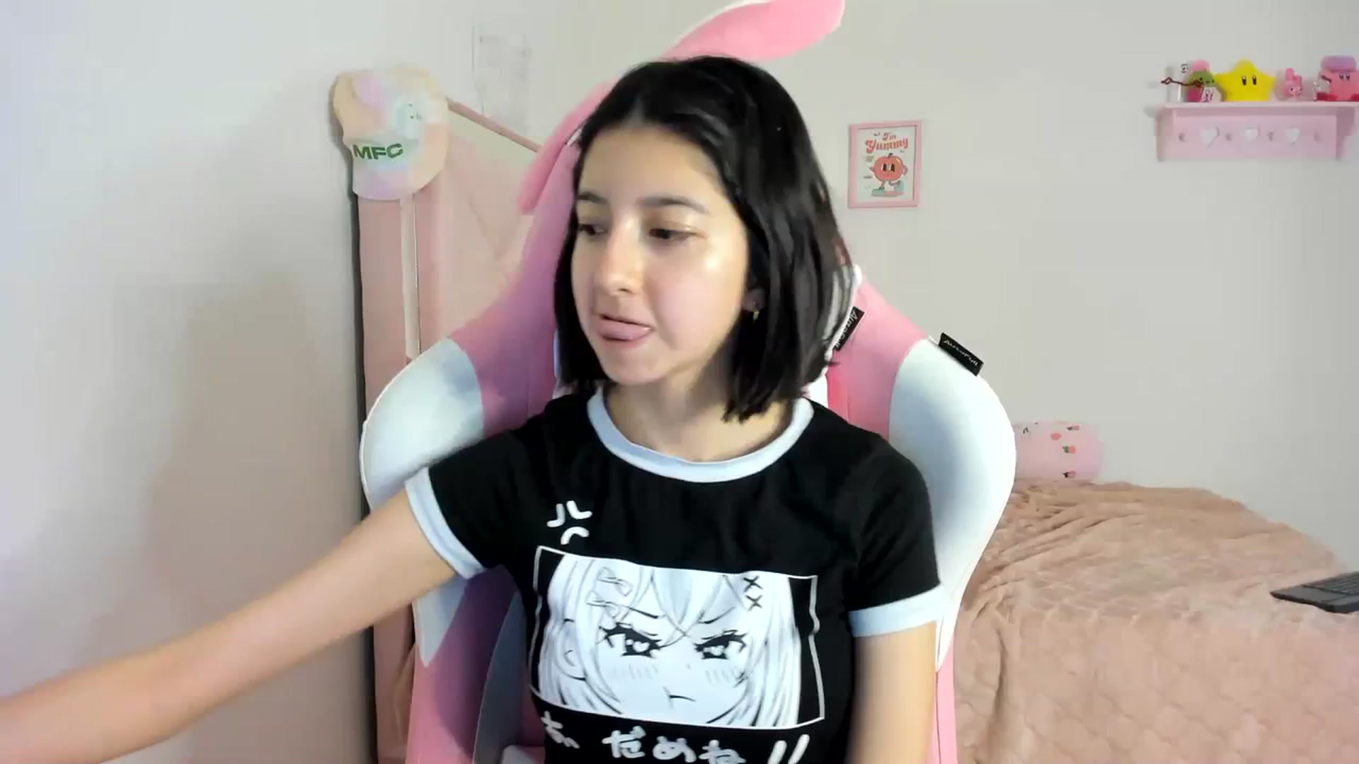 Gallery image thumbnail from Cherrycute666's myfreecams stream on, 04/07/2024, 04:05 image 1 of 20
