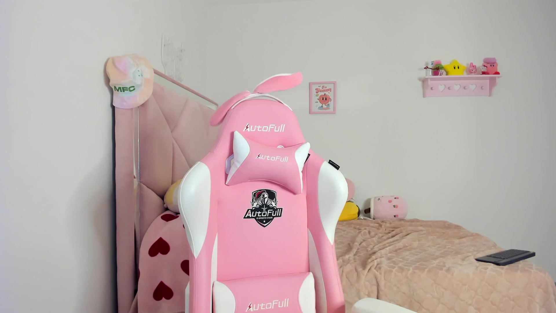 Gallery image thumbnail from Cherrycute666's myfreecams stream on, 04/07/2024, 04:05 image 17 of 20