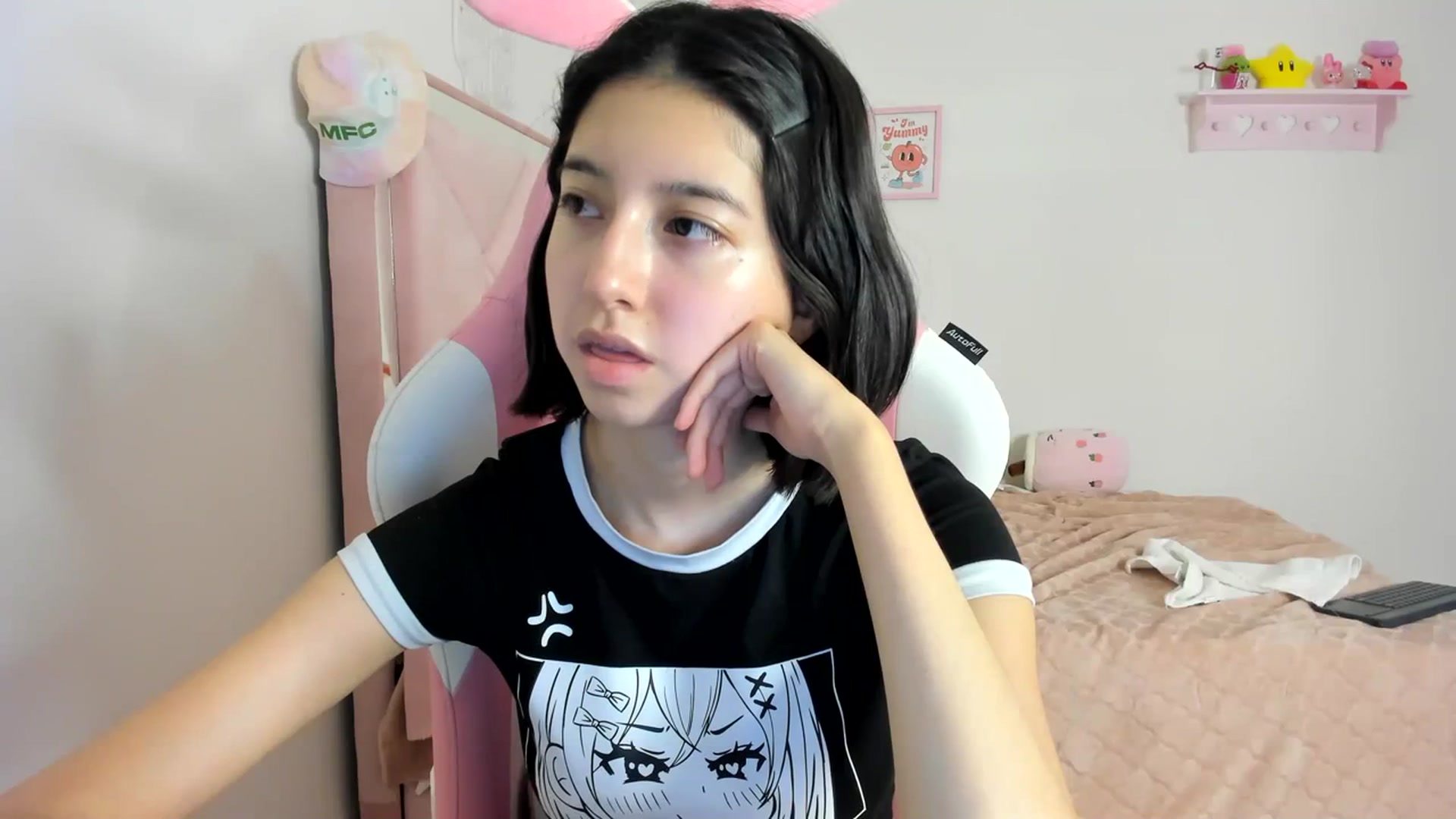 Gallery image thumbnail from Cherrycute666's myfreecams stream on, 04/07/2024, 07:38 image 7 of 20