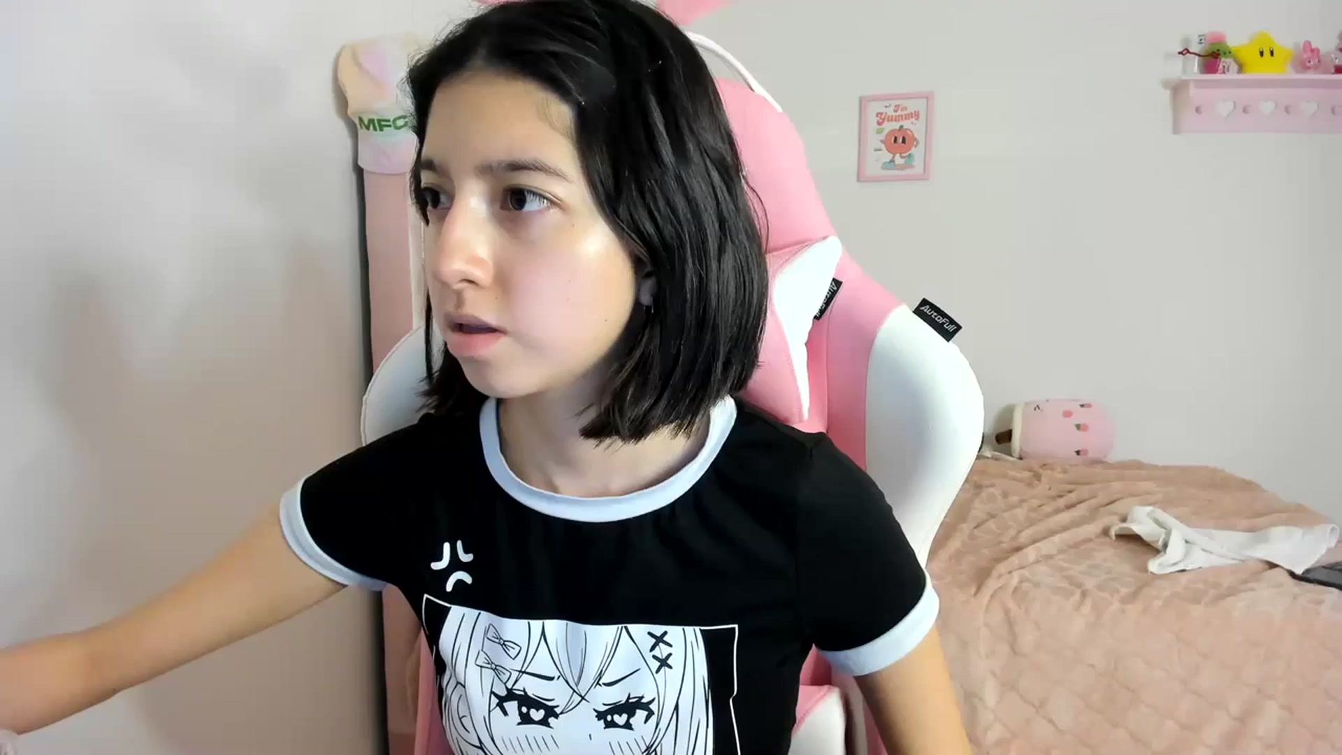 Gallery image thumbnail from Cherrycute666's myfreecams stream on, 04/07/2024, 07:38 image 1 of 20