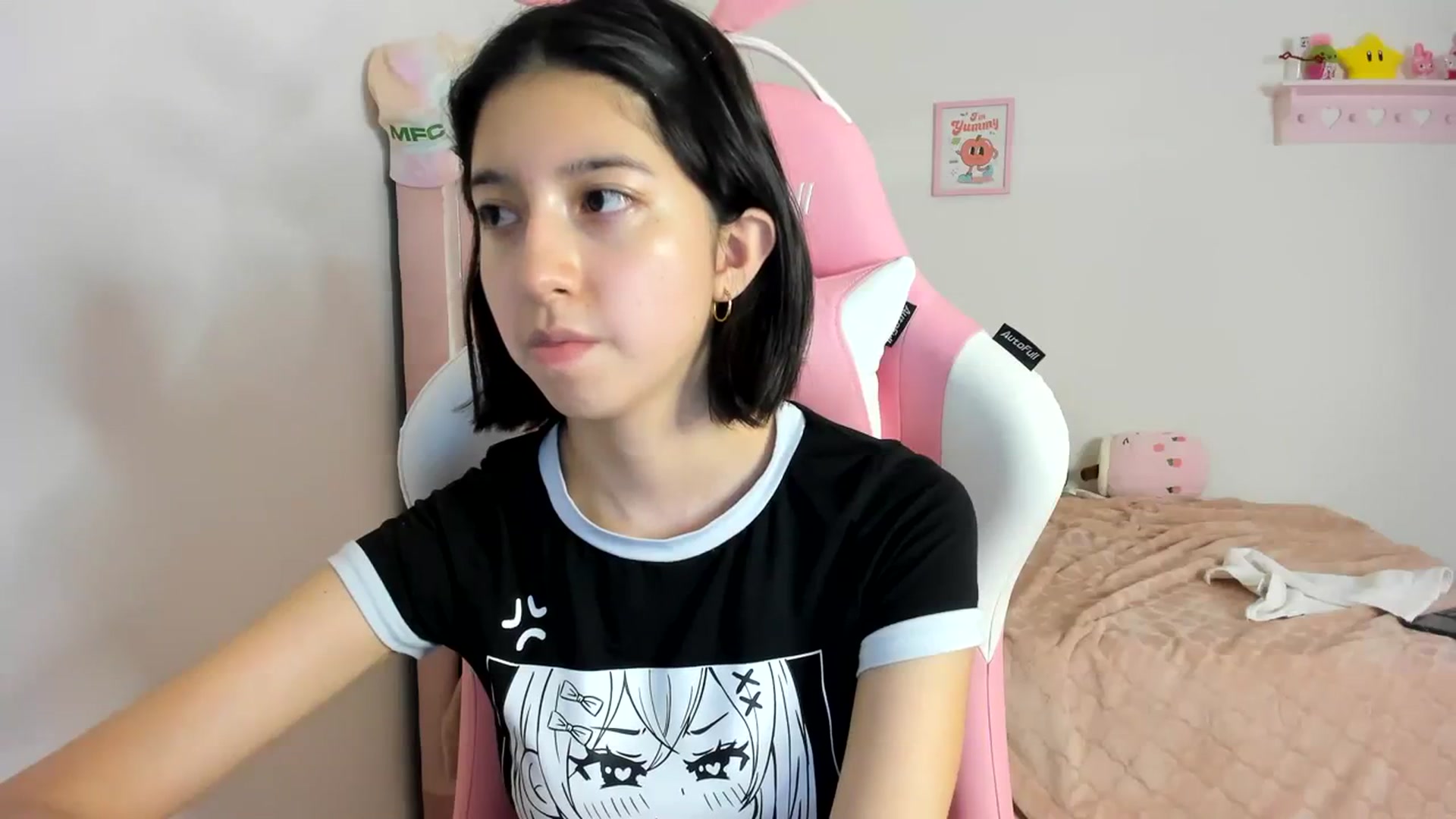 Gallery image thumbnail from Cherrycute666's myfreecams stream on, 04/07/2024, 07:38 image 3 of 20