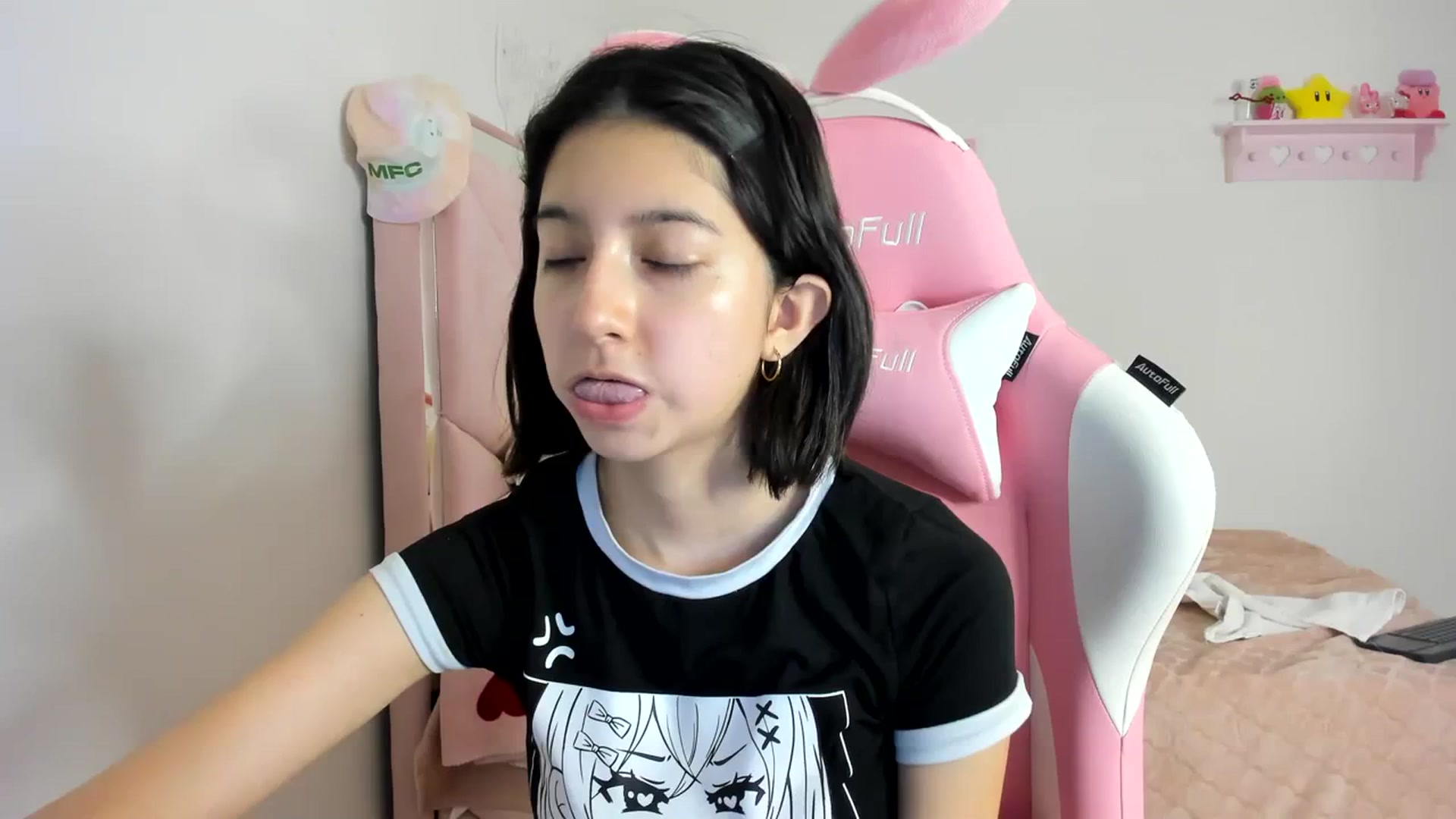 Gallery image thumbnail from Cherrycute666's myfreecams stream on, 04/07/2024, 07:38 image 10 of 20