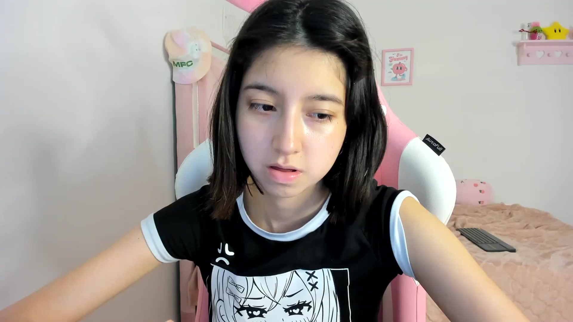 Gallery image thumbnail from Cherrycute666's myfreecams stream on, 04/07/2024, 13:31 image 16 of 20