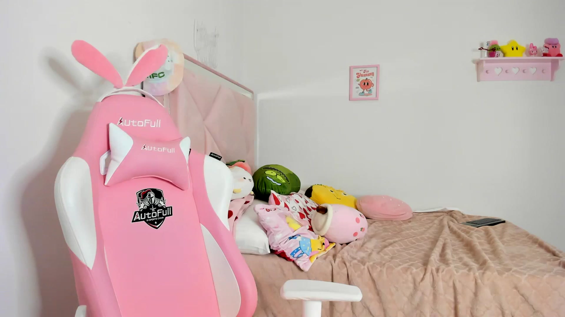 Gallery image thumbnail from Cherrycute666's myfreecams stream on, 04/08/2024, 06:33 image 18 of 20