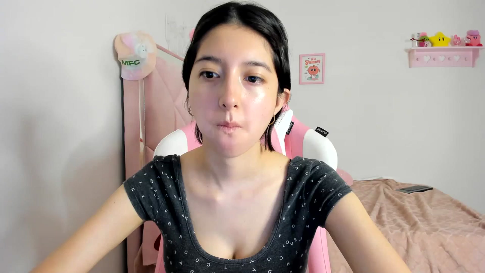 Gallery image thumbnail from Cherrycute666's myfreecams stream on, 04/08/2024, 06:33 image 13 of 20