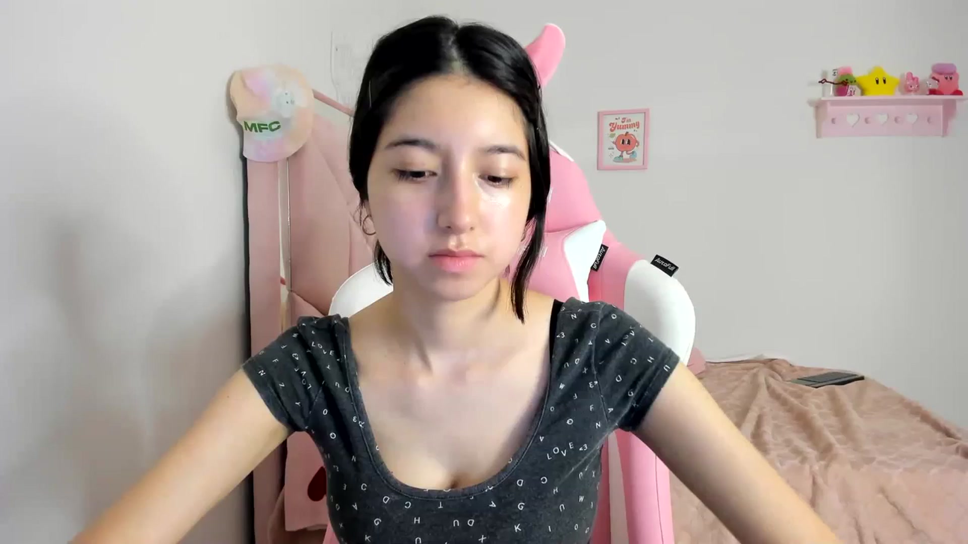 Gallery image thumbnail from Cherrycute666's myfreecams stream on, 04/08/2024, 06:33 image 10 of 20