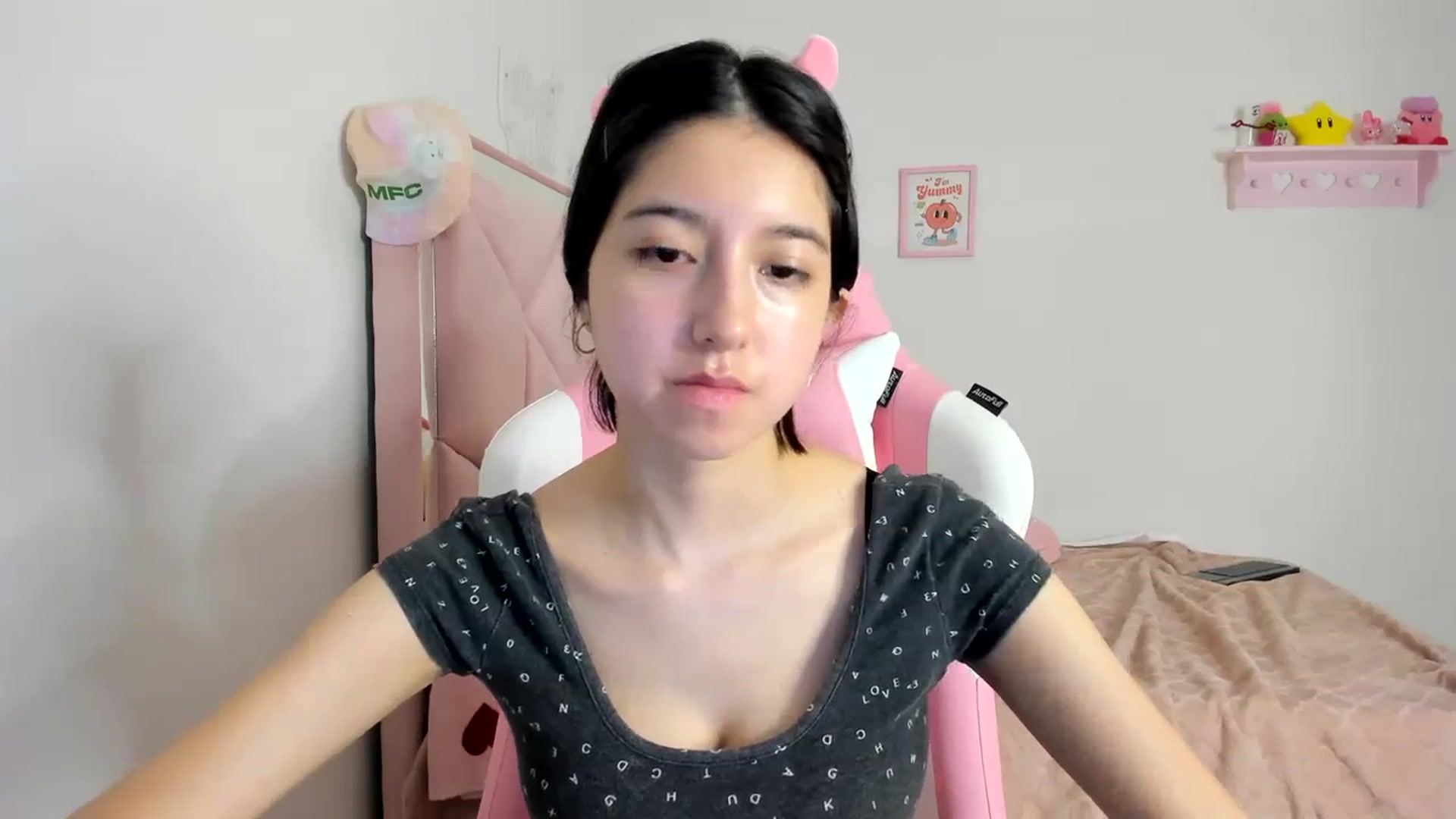 Gallery image thumbnail from Cherrycute666's myfreecams stream on, 04/08/2024, 06:33 image 15 of 20