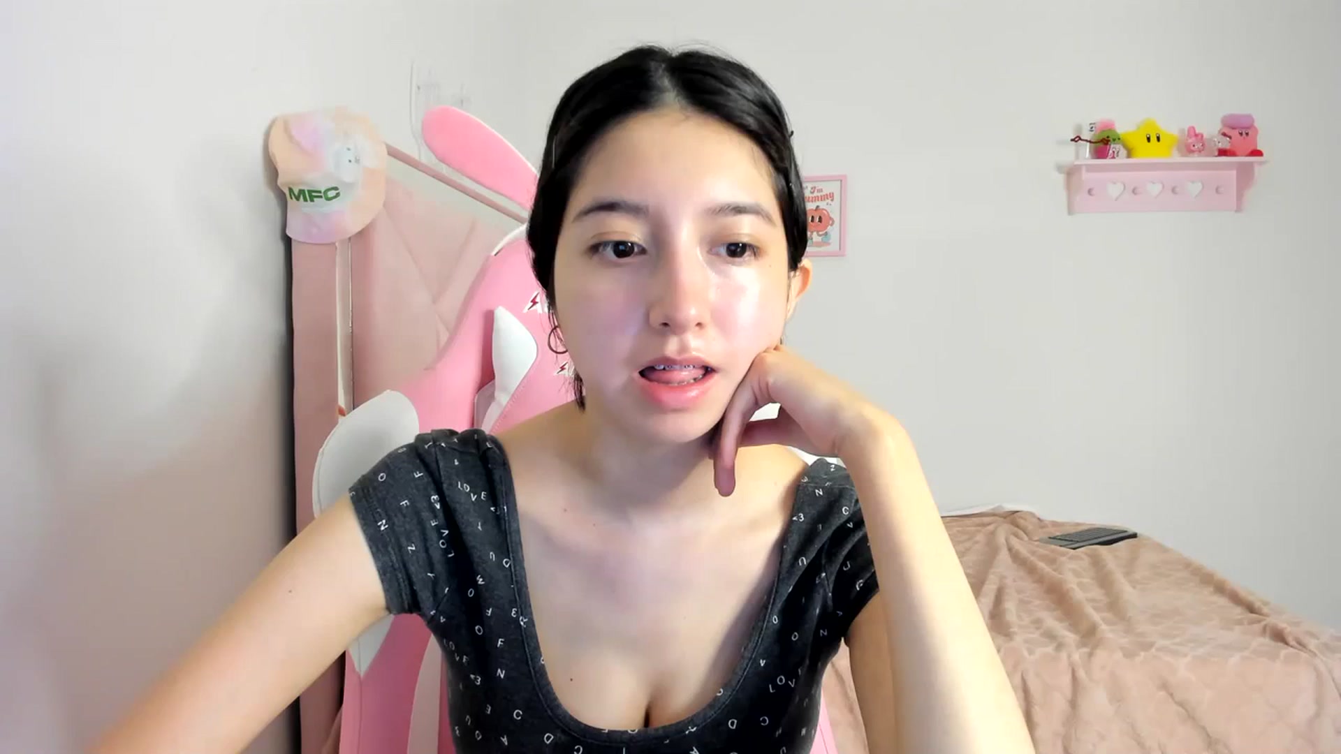 Gallery image thumbnail from Cherrycute666's myfreecams stream on, 04/08/2024, 06:33 image 4 of 20