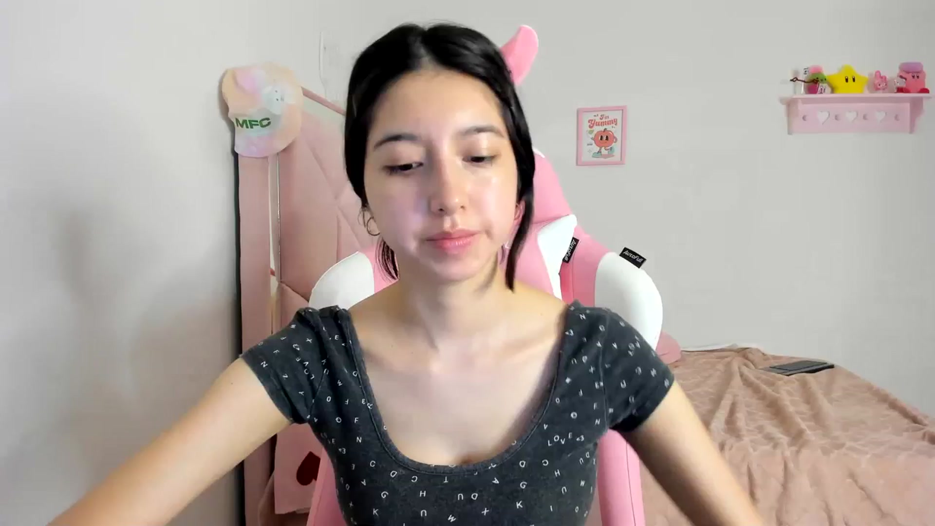 Gallery image thumbnail from Cherrycute666's myfreecams stream on, 04/08/2024, 06:33 image 9 of 20