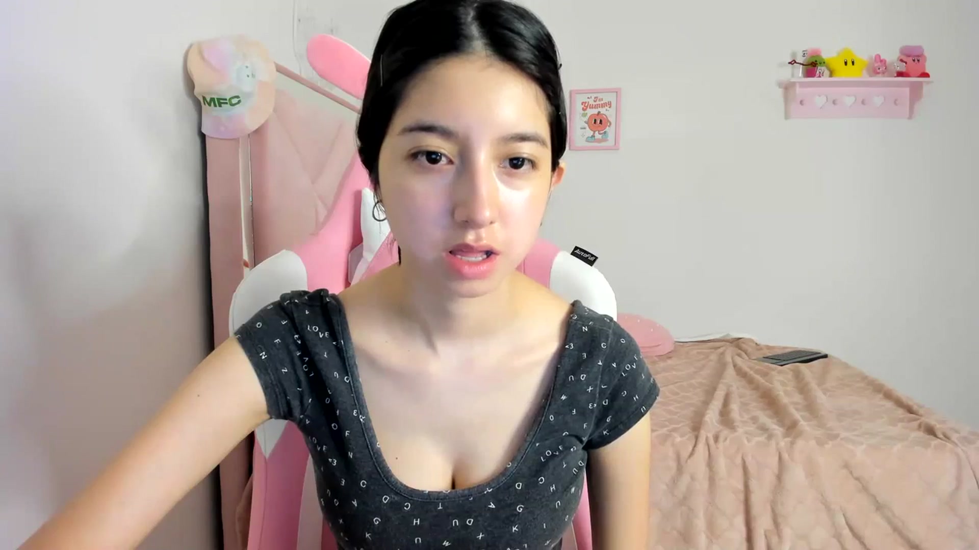 Gallery image thumbnail from Cherrycute666's myfreecams stream on, 04/08/2024, 06:33 image 2 of 20